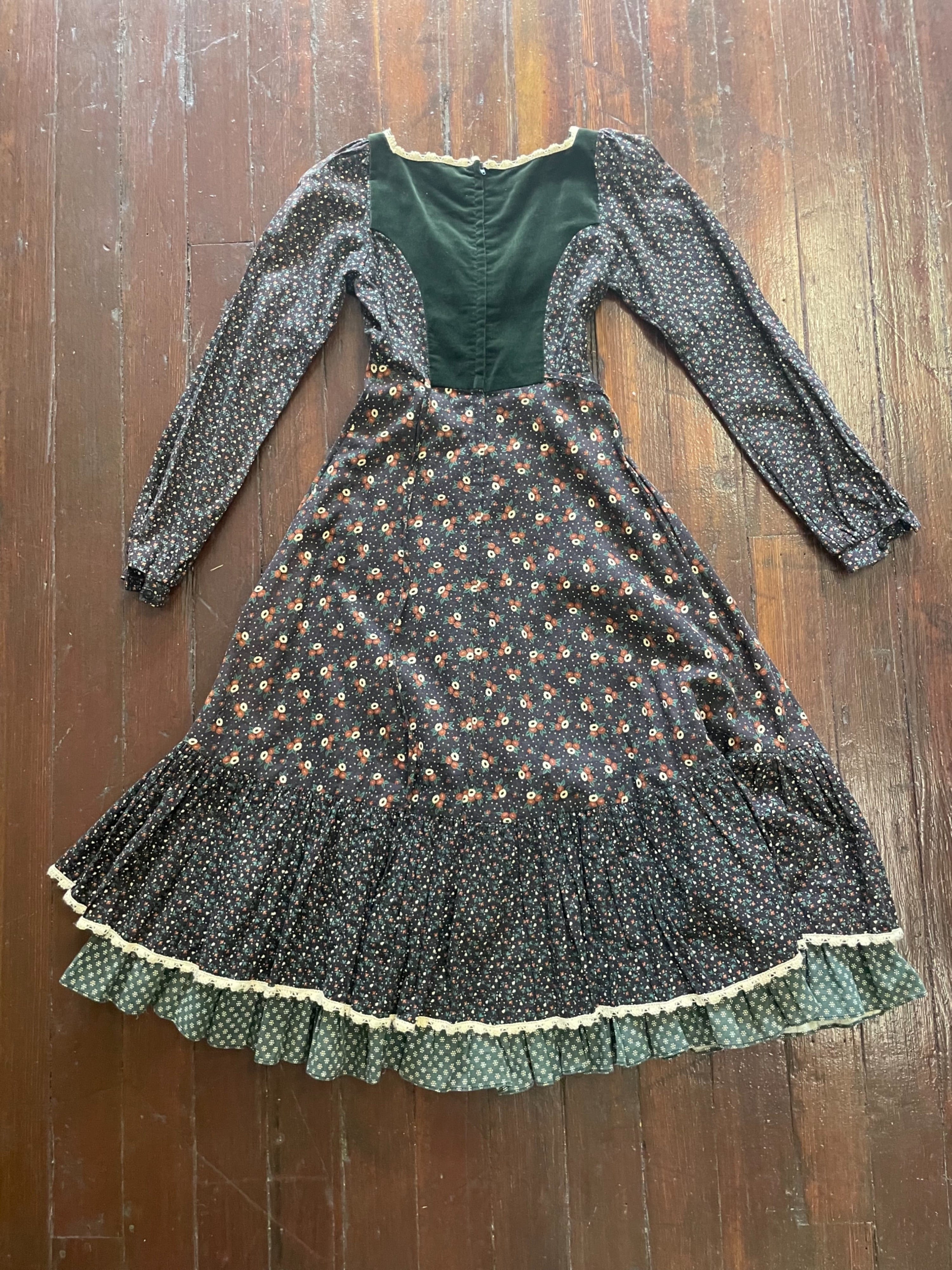 Vintage 70's Velvet Bodice Calico Print Prarie Midi Dress by Gunne Sax ...