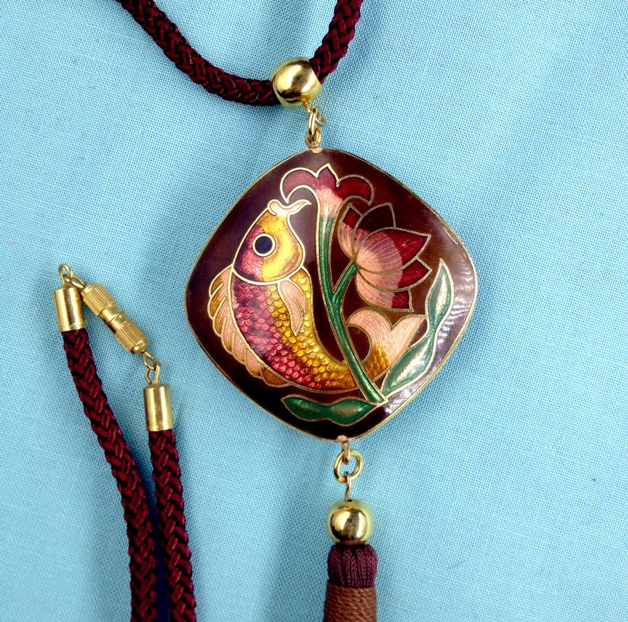 Collier pendentif 2 poissons en émail cloisonné vintage Collier pendentif 2 poissons en émail cloisonné vintage