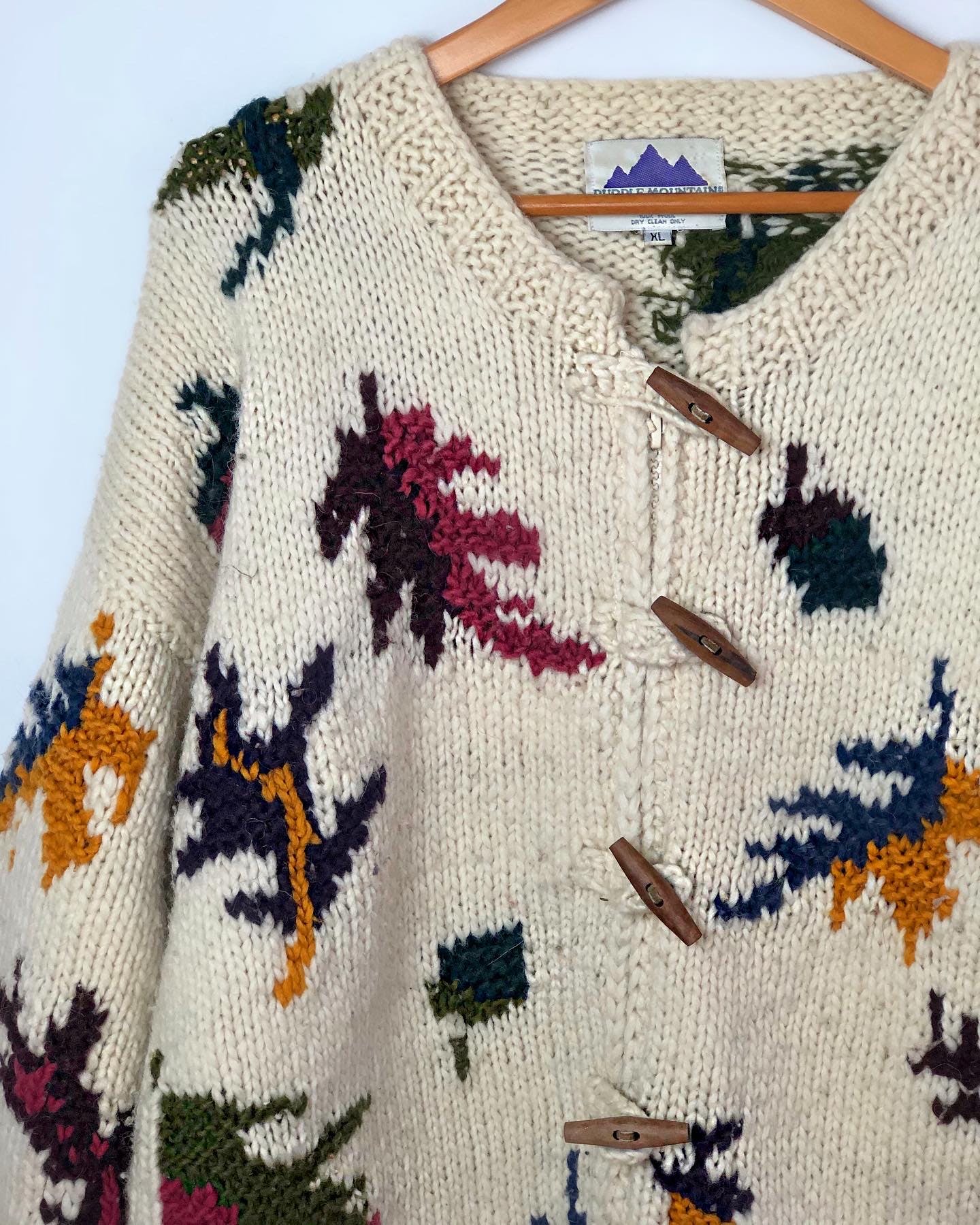 Vintage 90's Falling Leaves Chunky Ivory Ecuador Wool Toggle