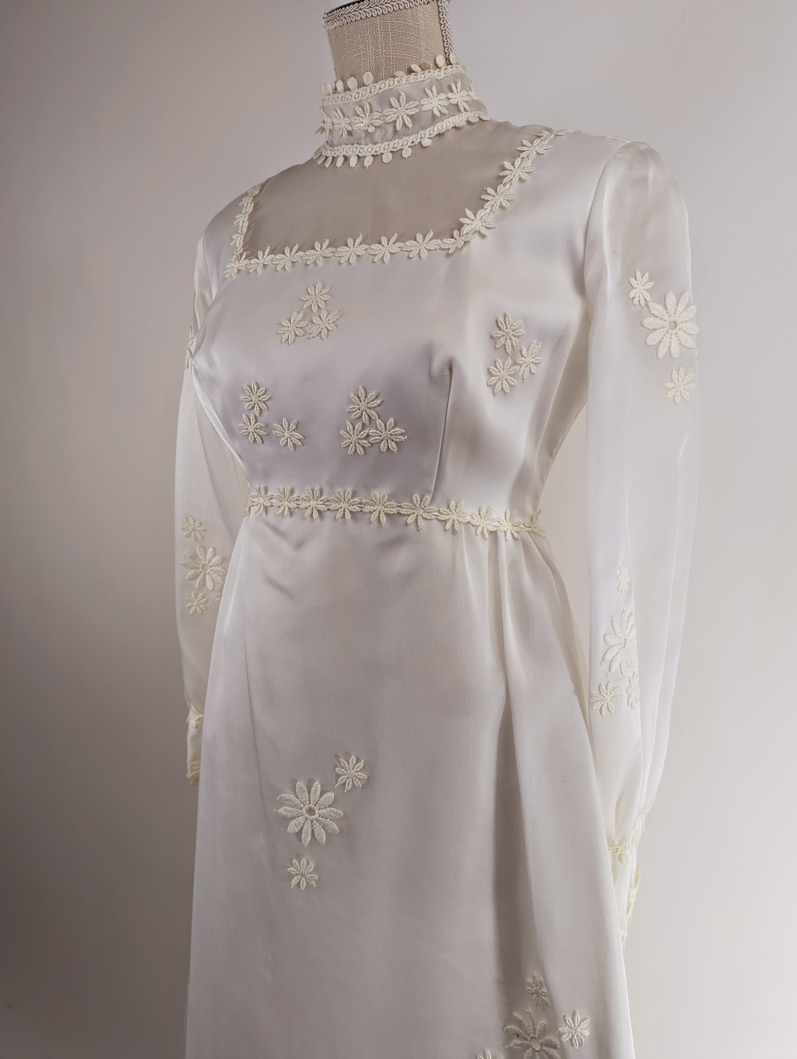 Vintage 70s Chiffon Regency Wedding Dress with Empire Waist Daisy Lace Vintage 70s Chiffon Regency Wedding Dress with Empire Waist Daisy Lace