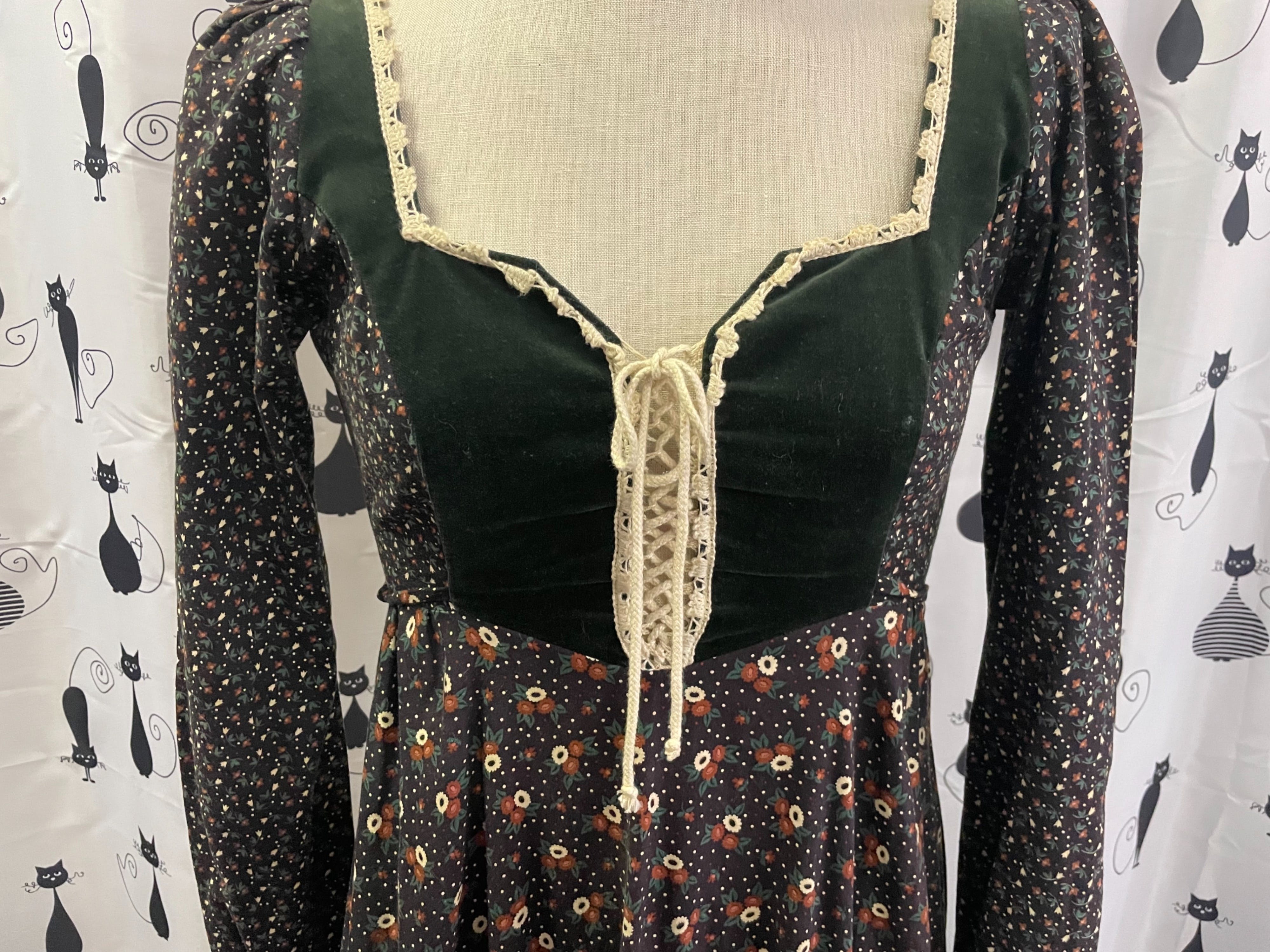Vintage 70's Velvet Bodice Calico Print Prarie Midi Dress by Gunne Sax ...