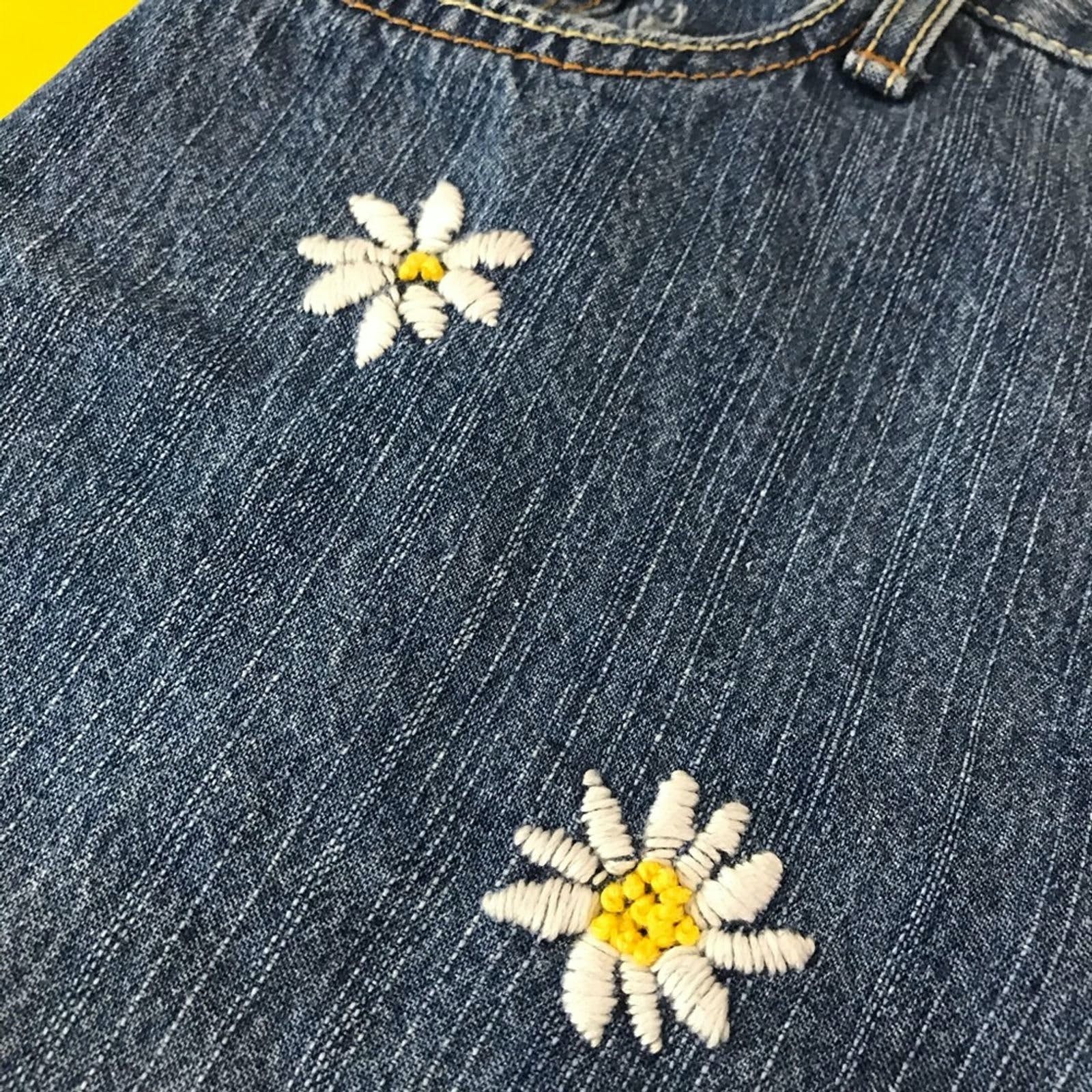 Vintage embroidery daisy flower shorts main image 0