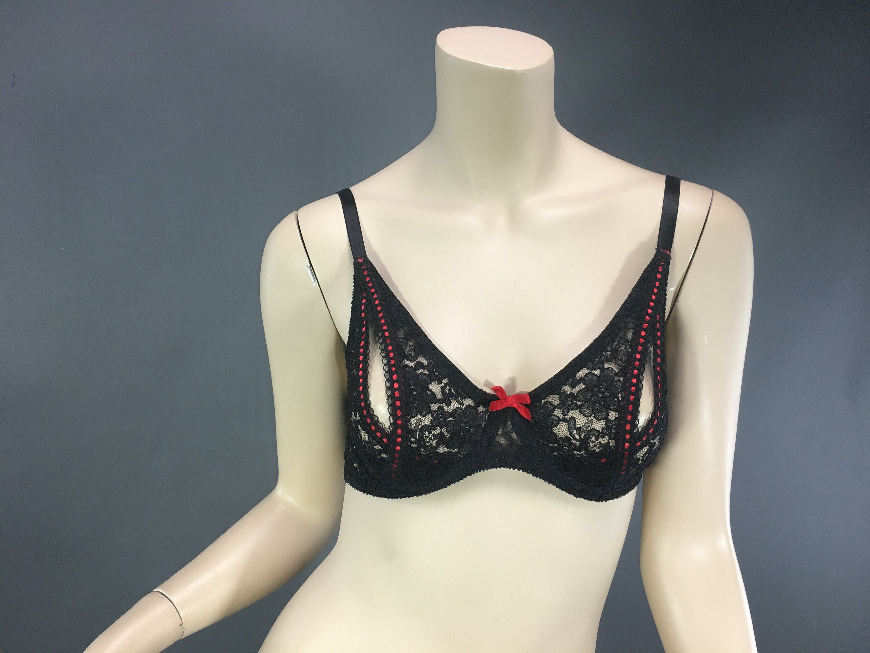 Vintage 80s/90s Sexy Black Lace Bra Pin Up Boudoir Lingerie By Frederick's  of | Shop THRILLING