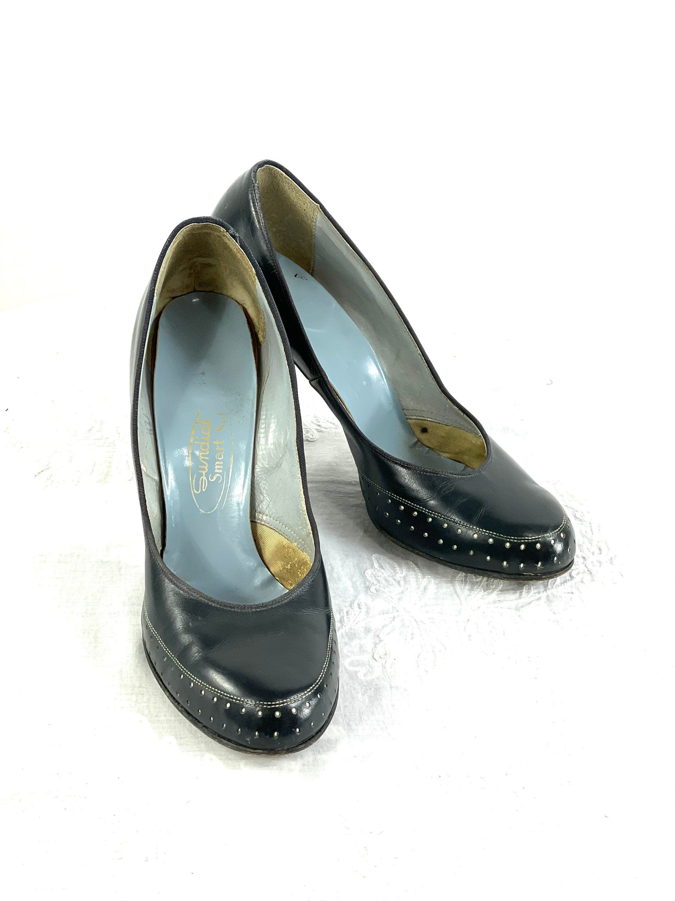 navy blue leather pumps