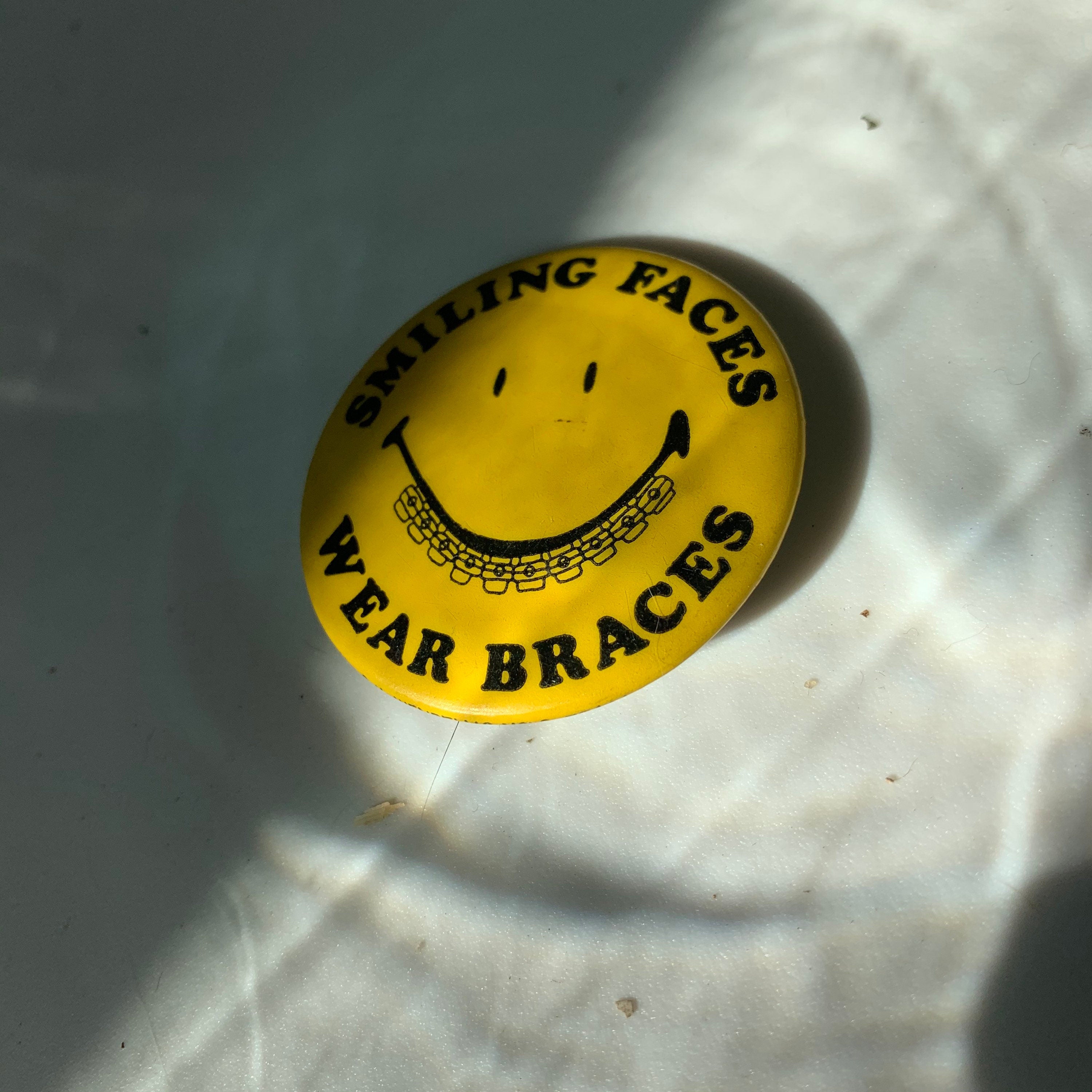 Vintage 70s Smiling Faces Wear Braces Pinback Shop THRILLING
