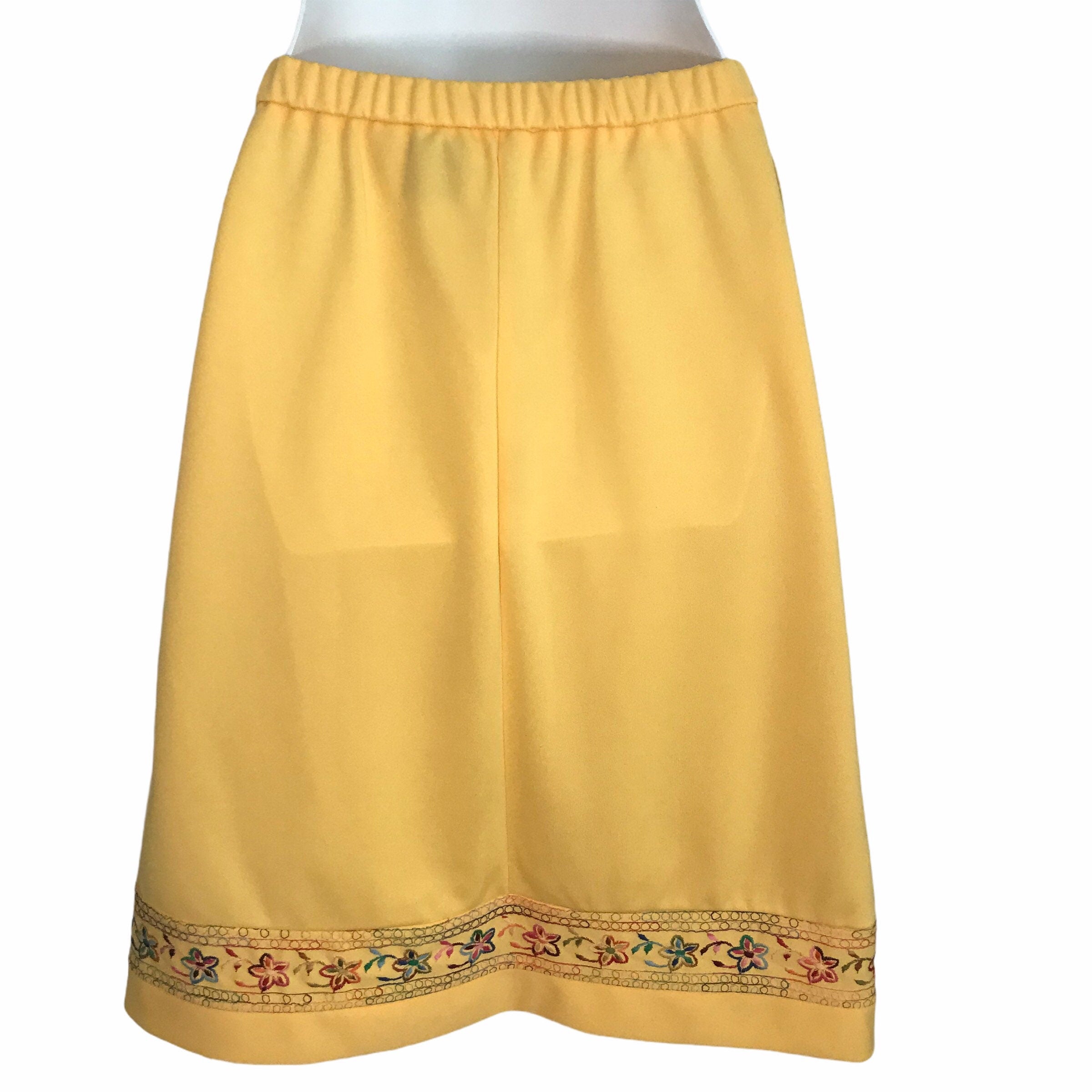 Vintage yellow and white heart mini skirt 💛