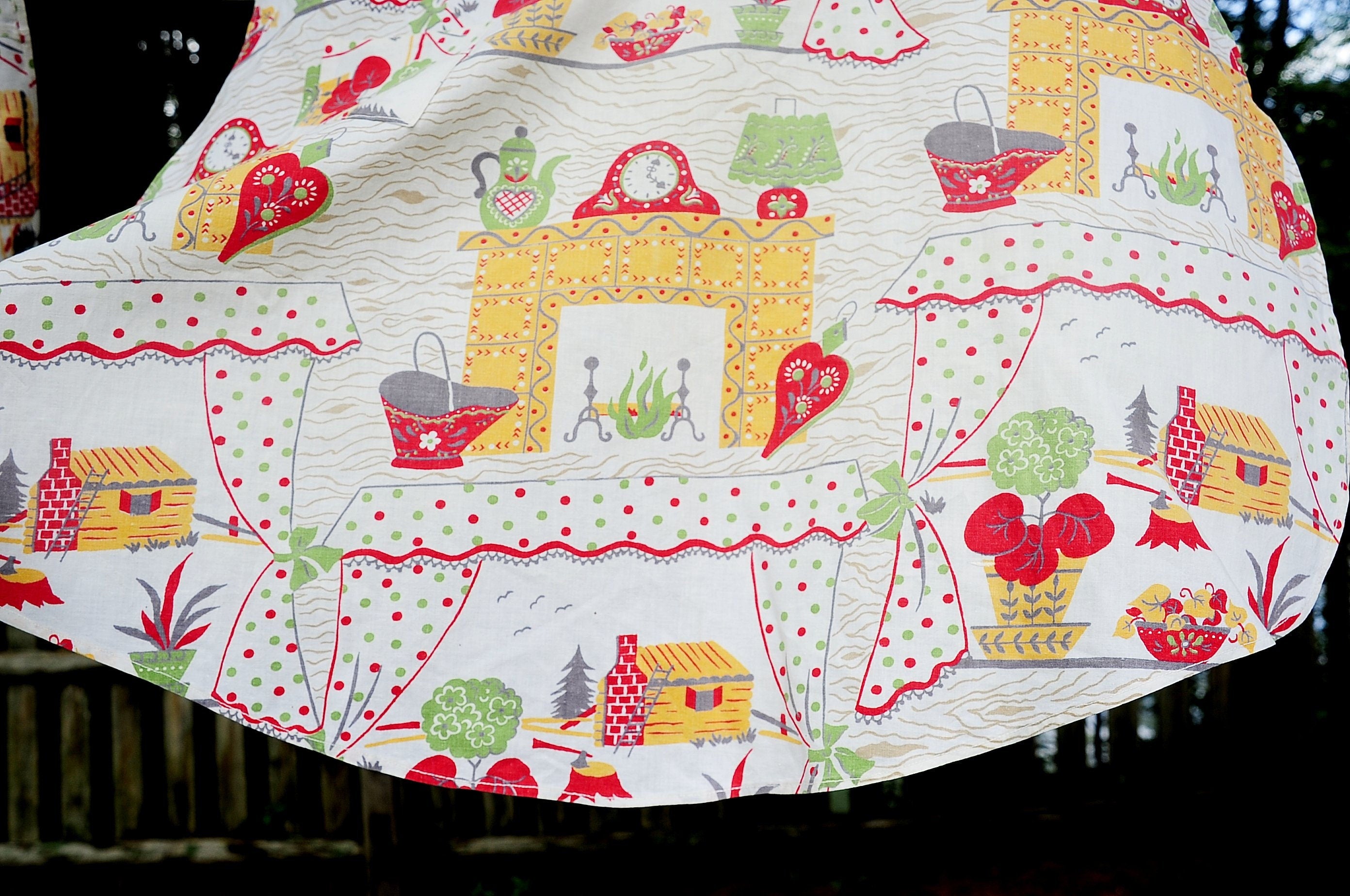 Vintage 50s / Colonial Fireplace and Window Scene / Cotton Half Apron
