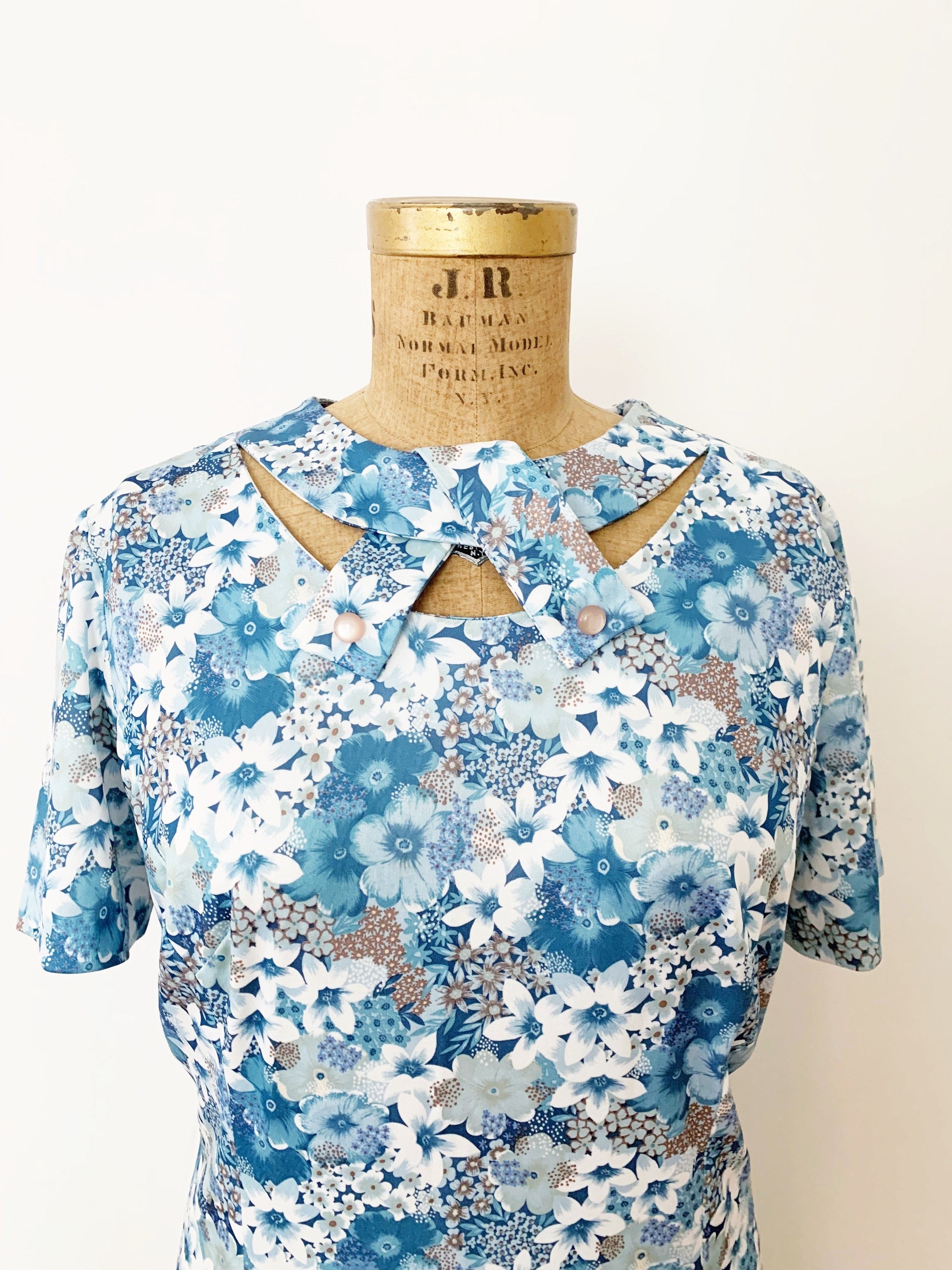 c.1976 Mac Tac Floral Printed Nylon Jersey Dress w Balloon Sleeves