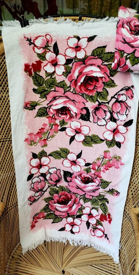 Vintage 60s Pink Floral Bath Towels Set of 2 | Shop THRILLING