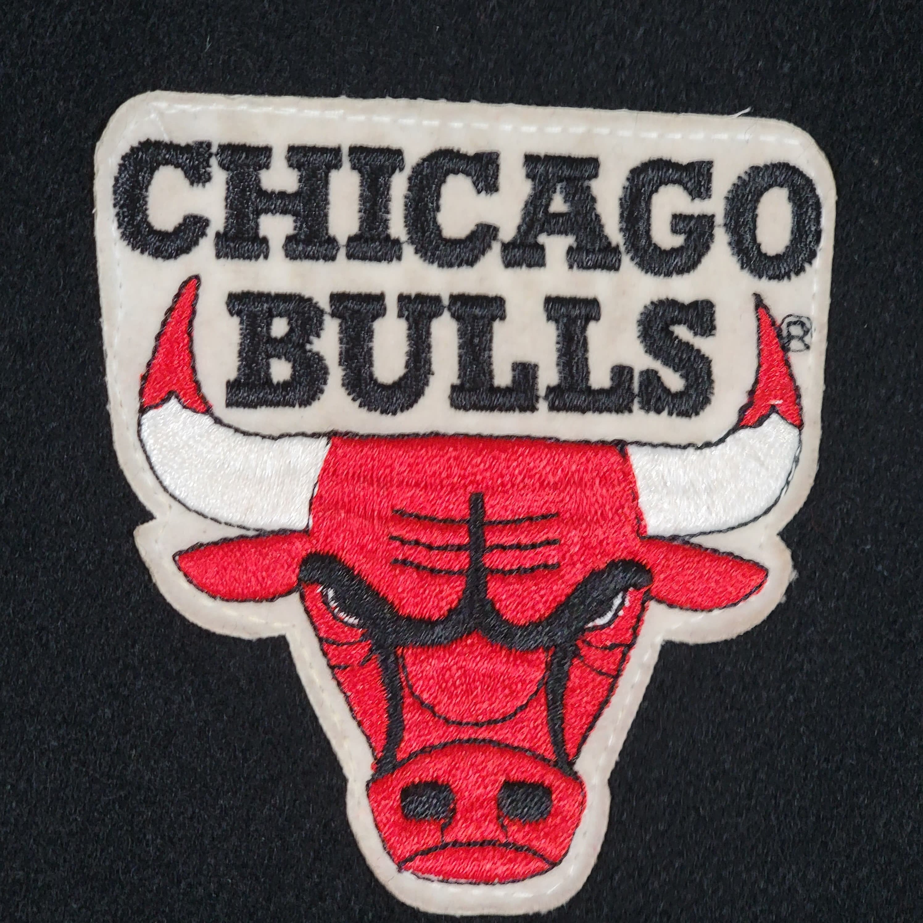 Vintage 90s Chicago Bulls NBA Chalk Line Black Embroidered Puffer Jacket Sz  L