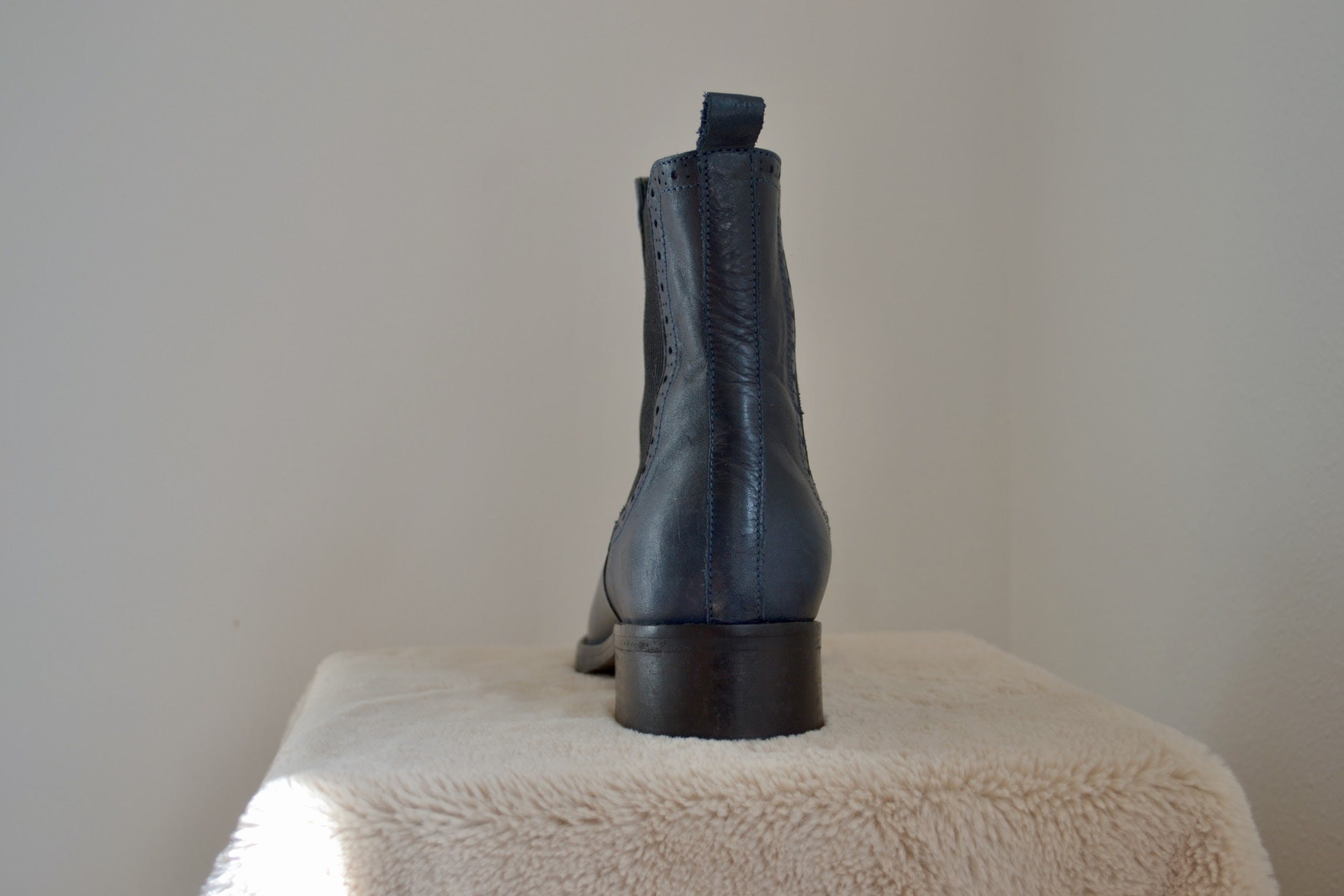 Vintage Navy Blue Chelsea Boots | Shop THRILLING