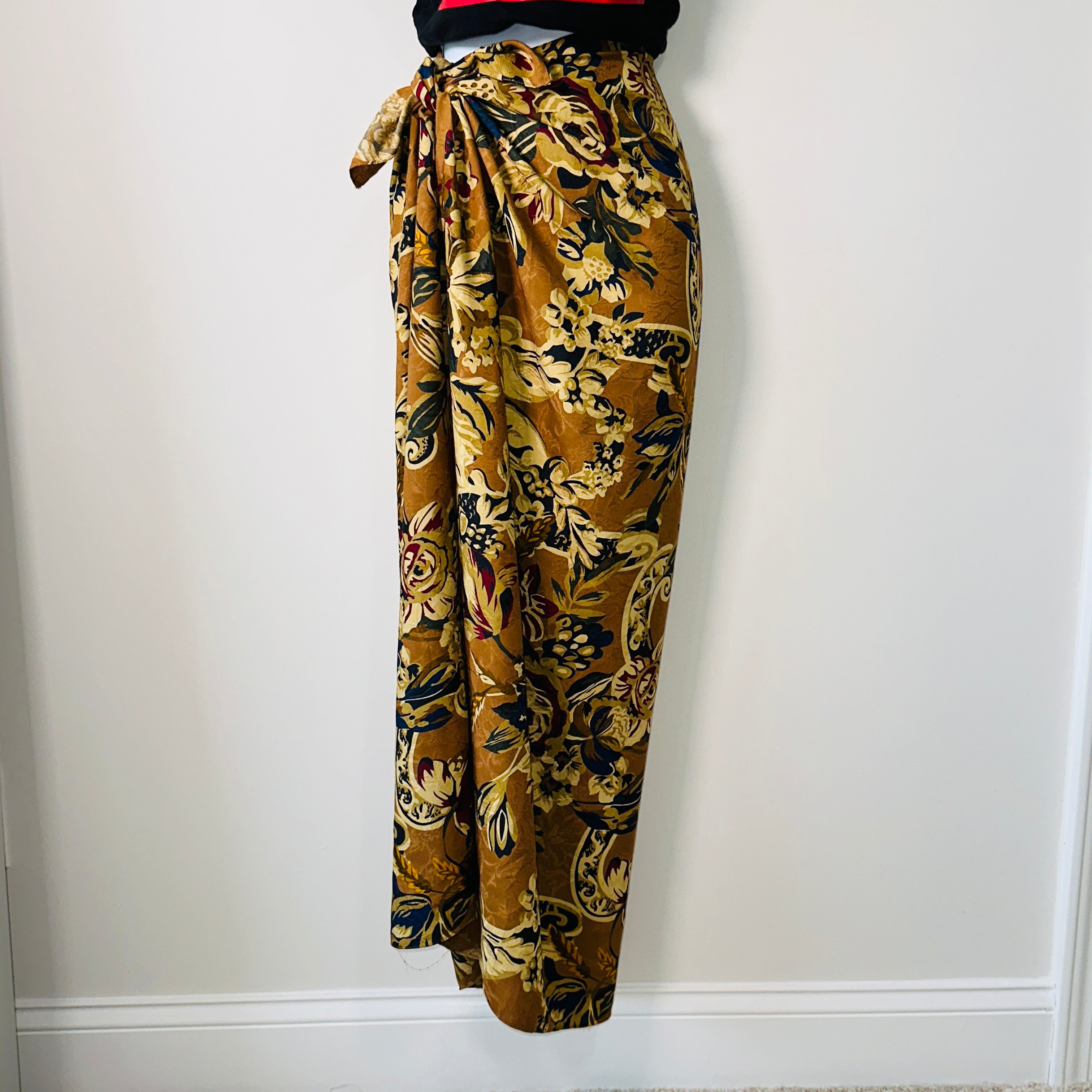 LARGE SQUARE SCARF A NIGHT IN THE 90S