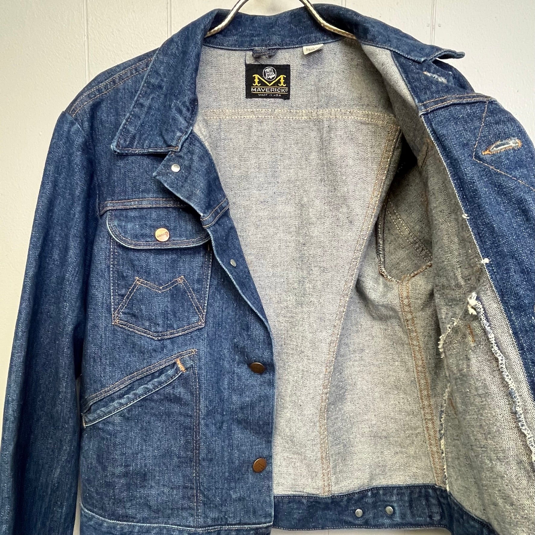 BLUE VINTAGE TRUCKER DENIM JACKET