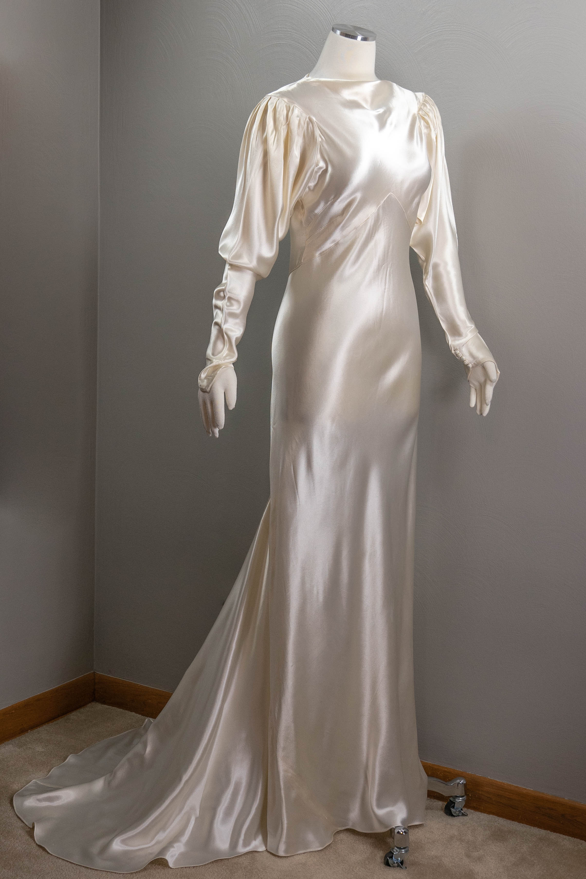Vintage 30s Stunning Cream Liquid Satin Wedding Gown Train | Shop THRILLING Vintage 30s Stunning Cream Liquid Satin Wedding Gown Train | Shop THRILLING