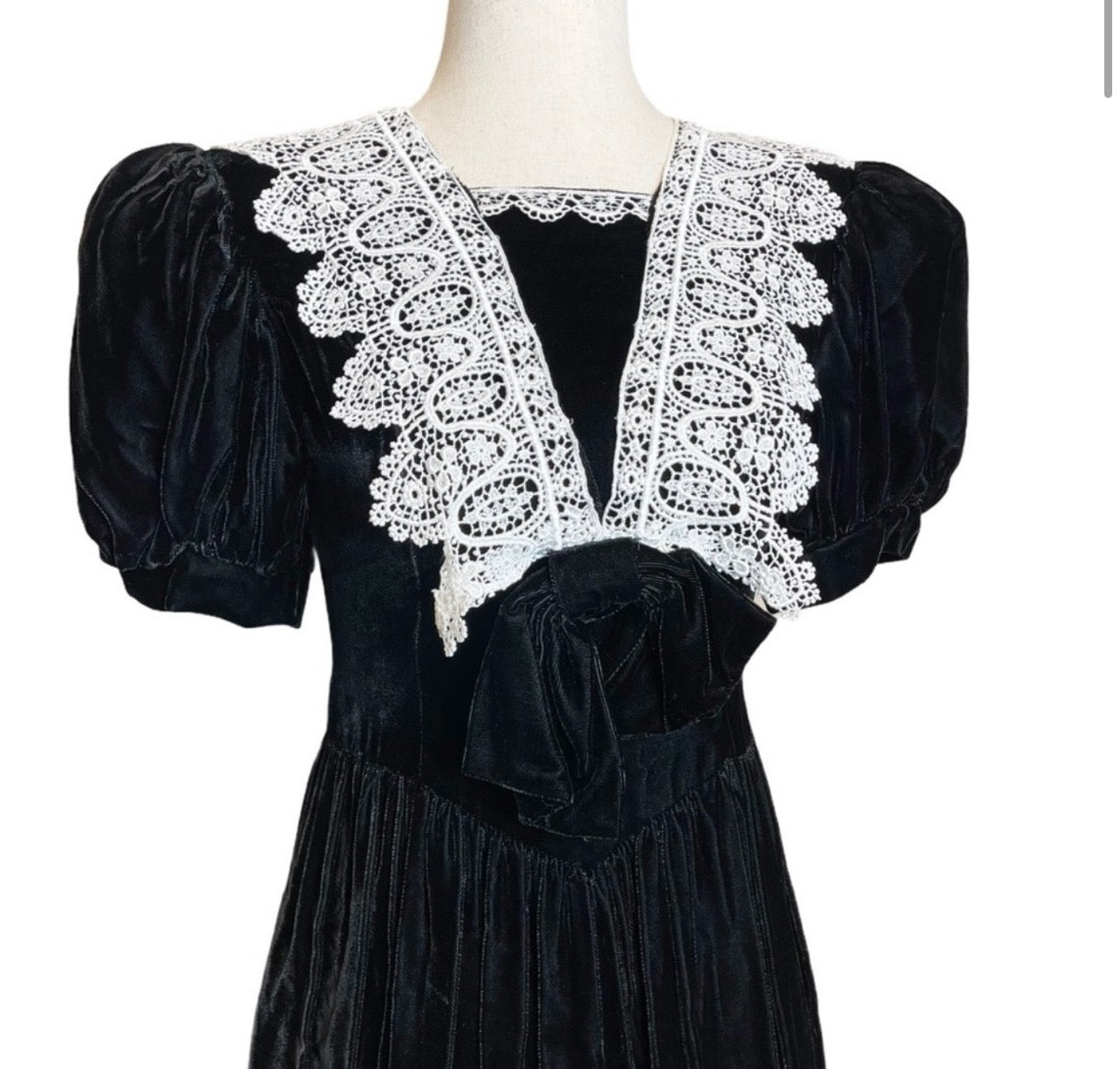 Vintage 80's Black Velvet Lace Dress by Jessica Mcclintock | Shop THRILLING