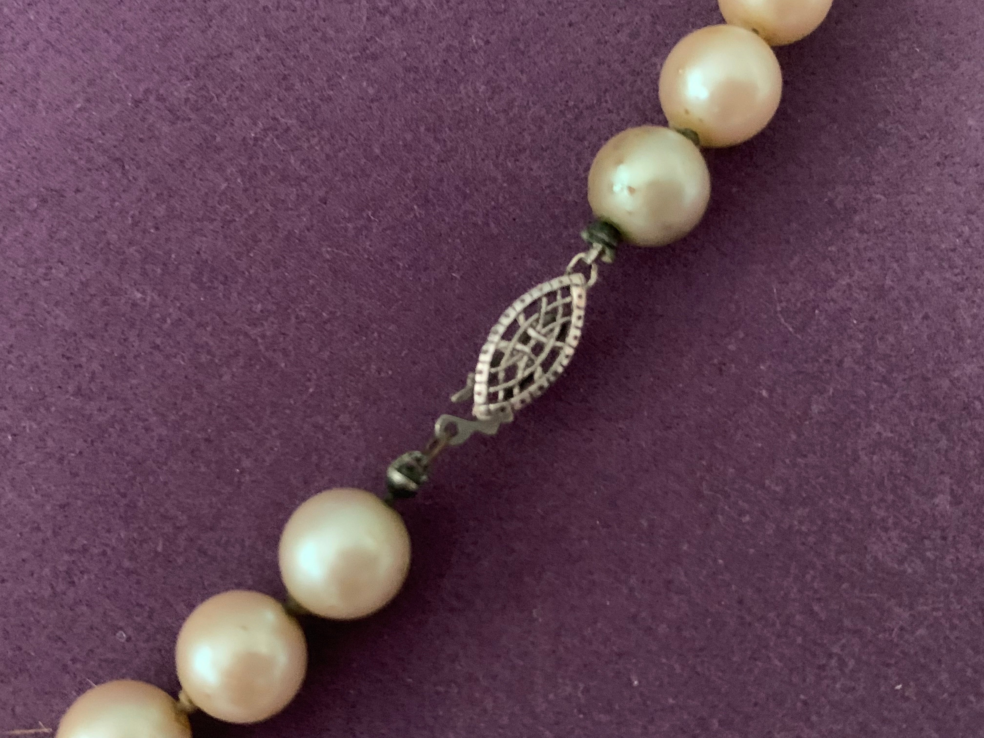 Vintage 50s/60s Faux Pearl Single Strand Necklace Fish Hook Clasp