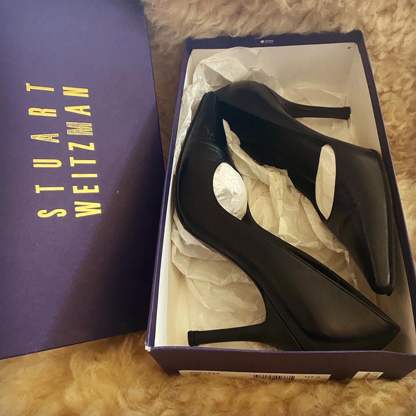 stuart weitzman navy pumps