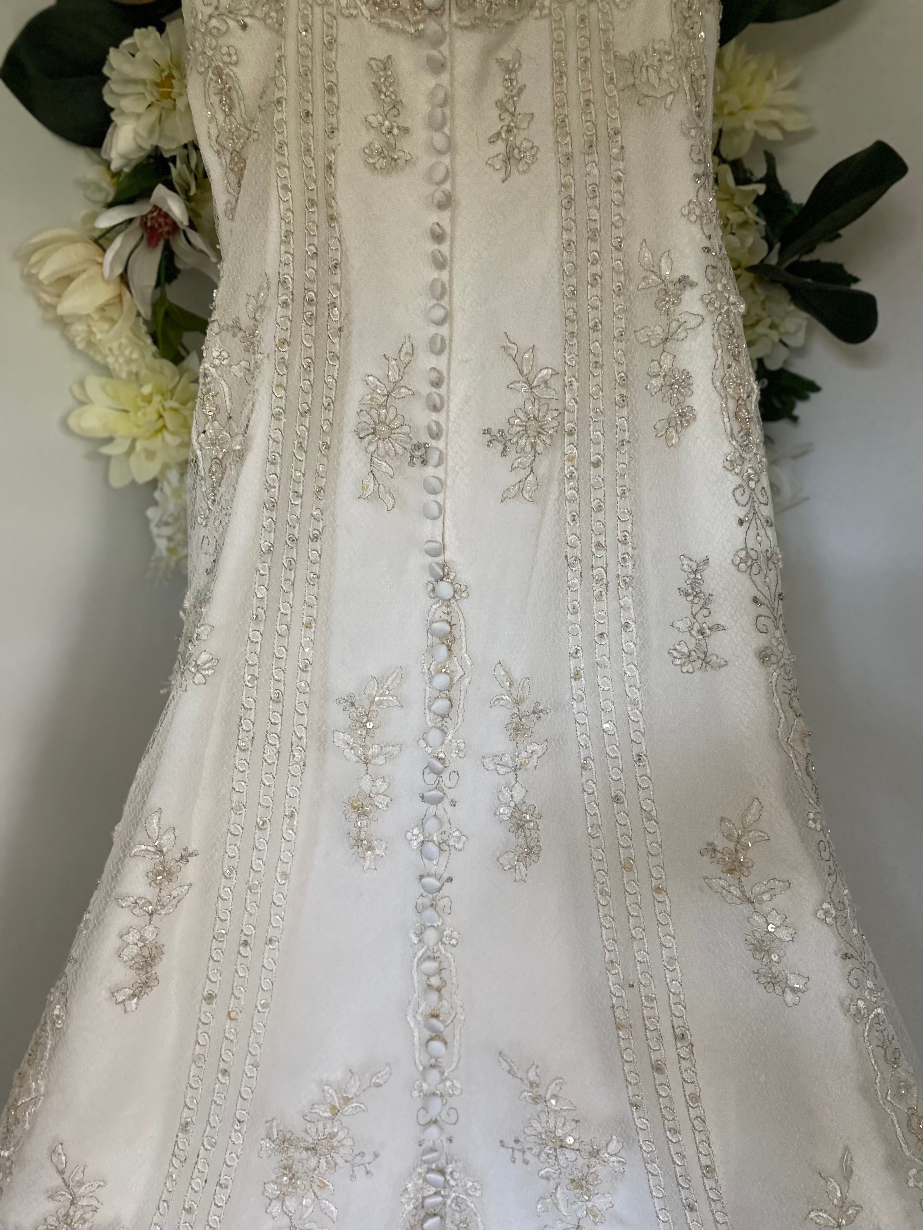 Vintage Sleeveless Lace Sheer Empire Waist A-Line Wedding Dress
