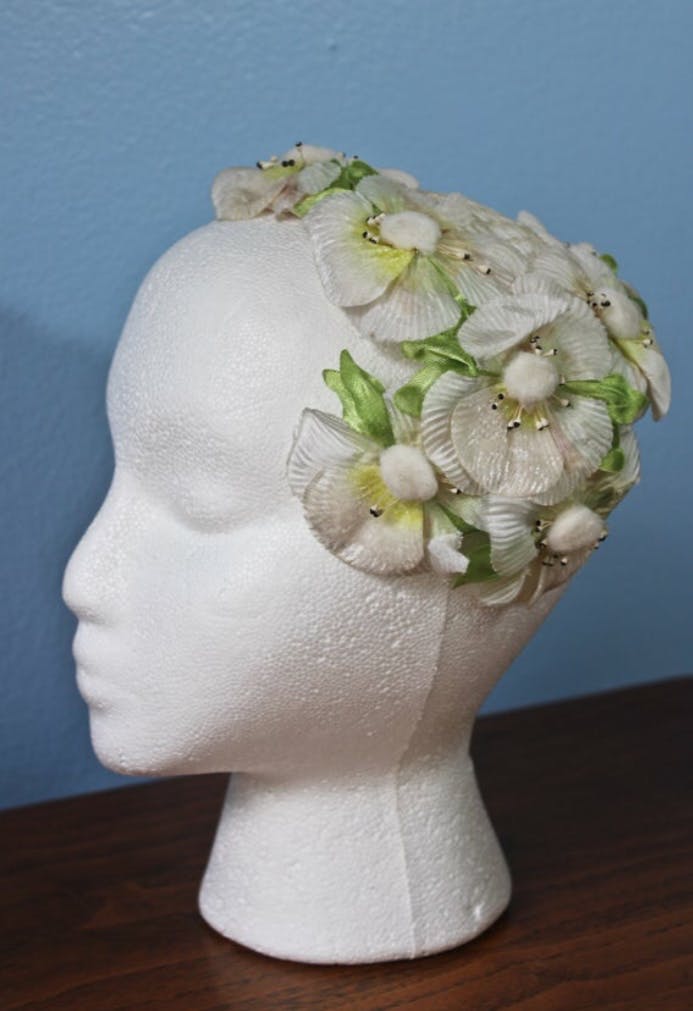 Vintage 50's White Floral Casque 