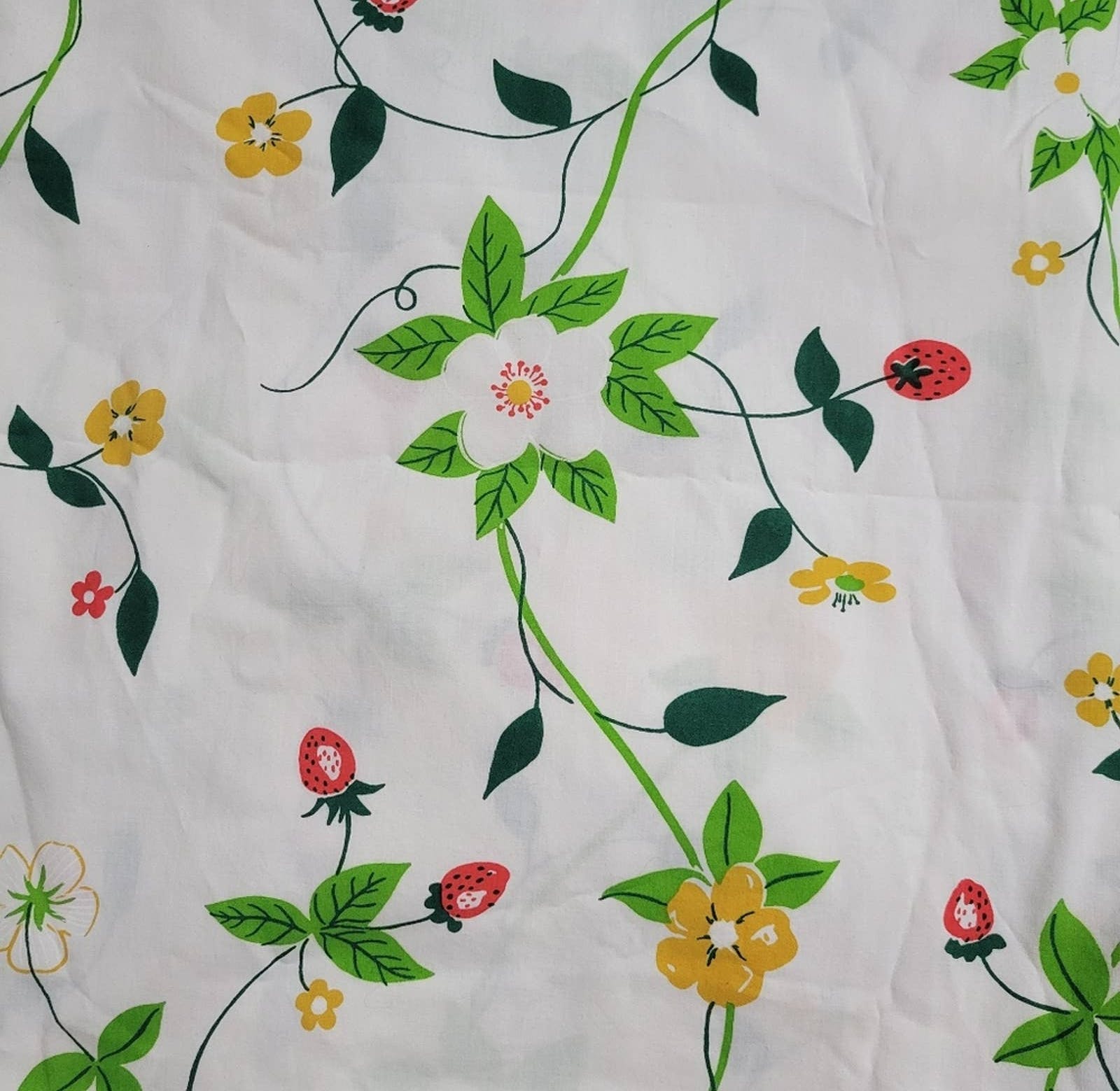 1977 selling Vintage Utica Floral Strawberry Twin Sheet Set - Fitted and Flat