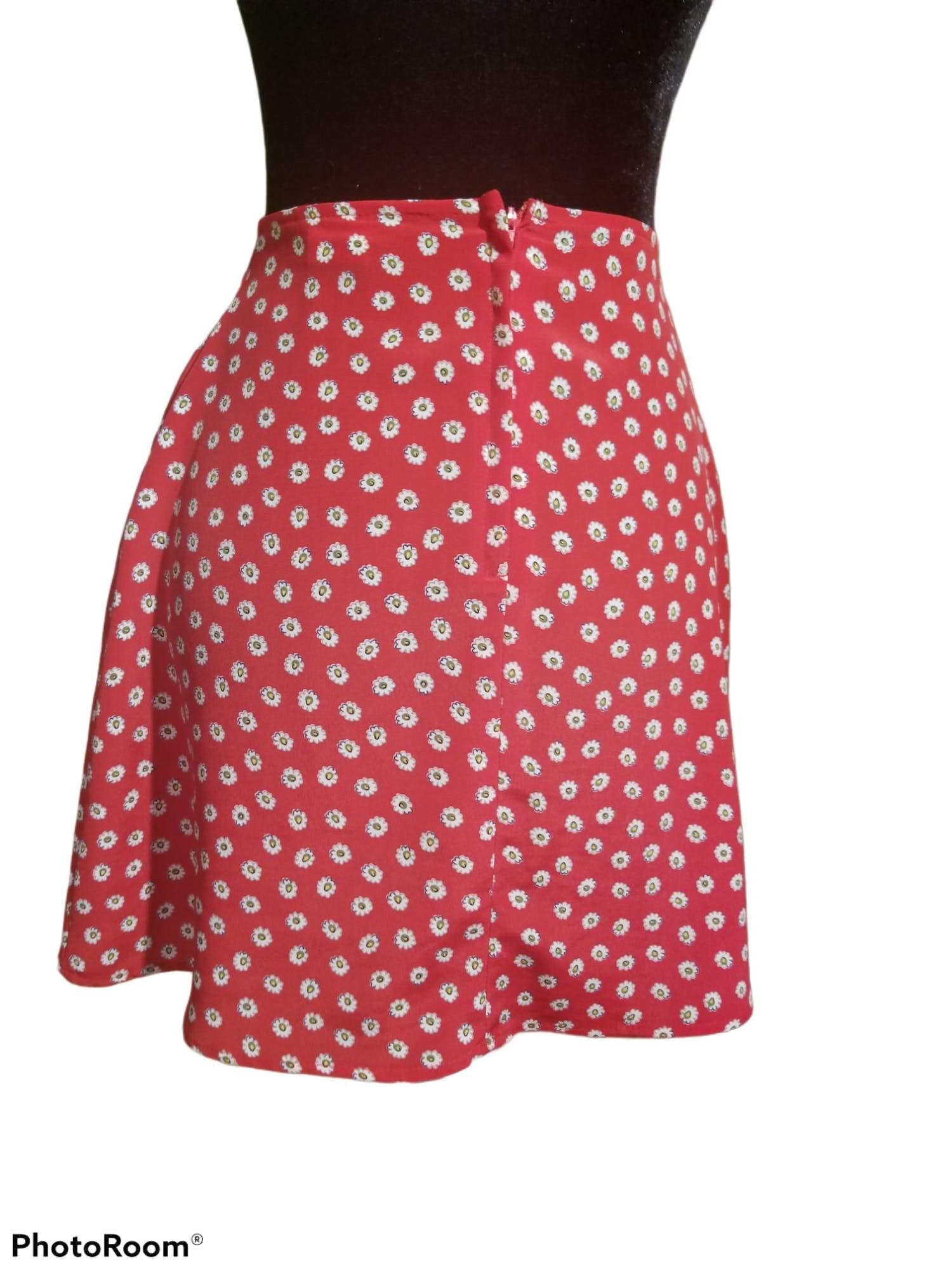 Vintage 90s Red And White Floral Print A Line Skirt By Wrapper Shop Thrilling 2472