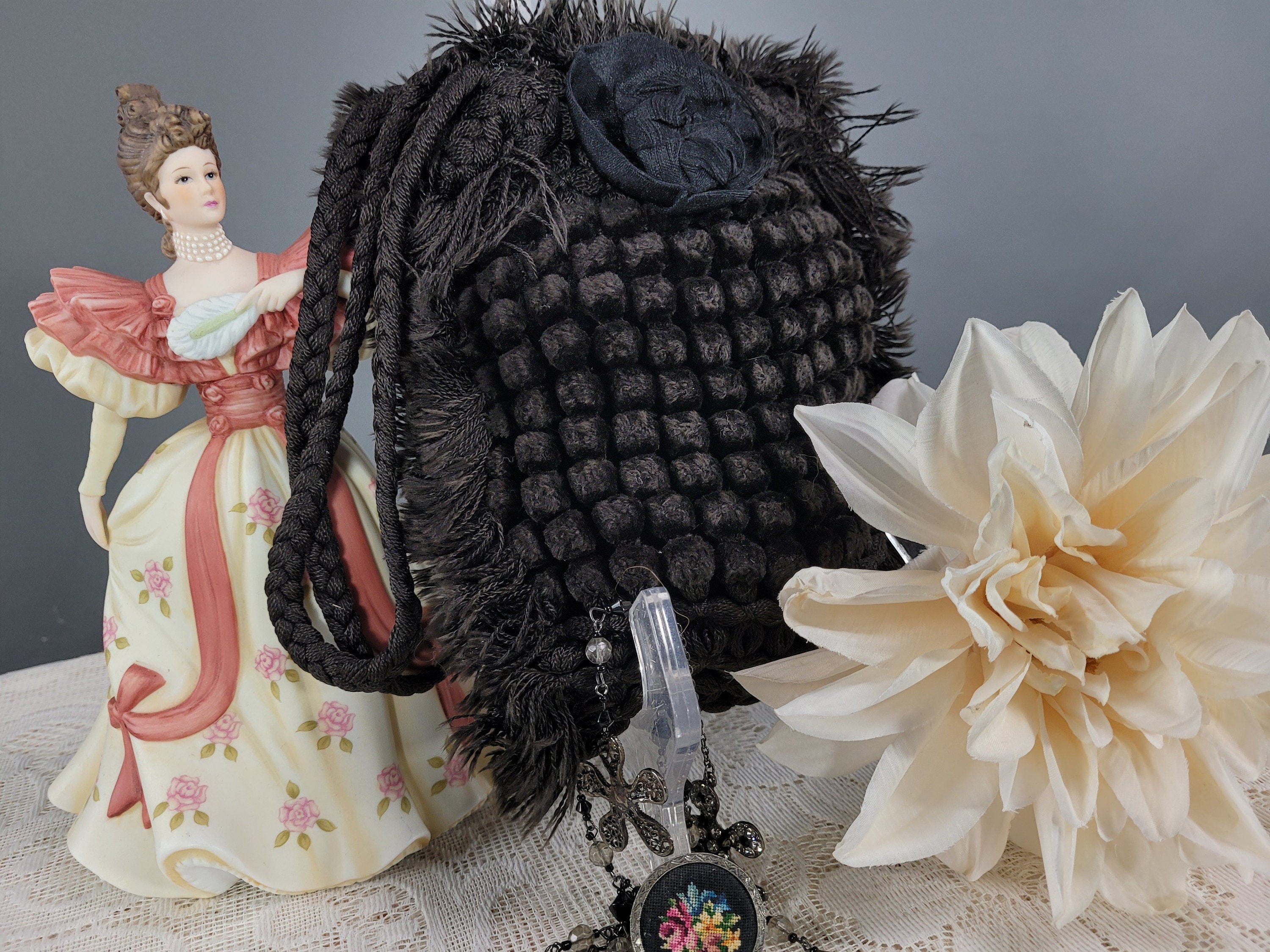 Vintage Floral Jacquard Chenille Drawstring Shoulder Bag