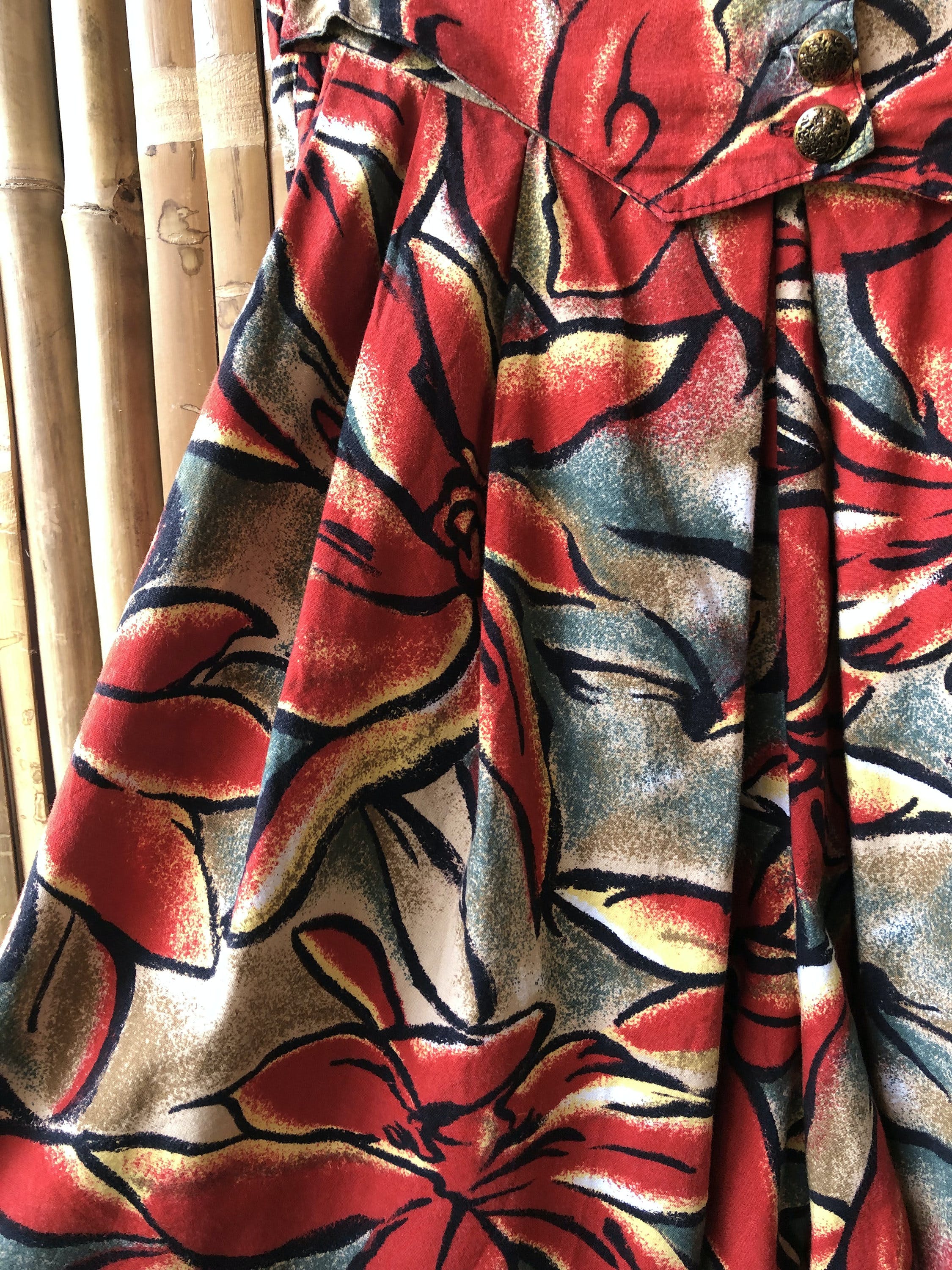 Vintage 80’s Hawaiian Floral Shorts | Shop THRILLING