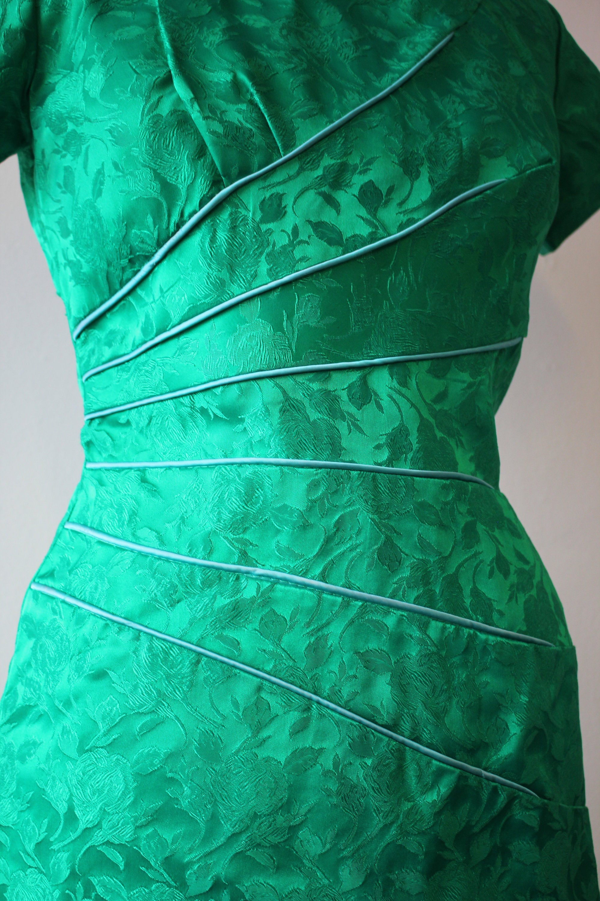 Vintage 50's Emerald Green Floral Dress with Swirl Piping | Shop THRILLING