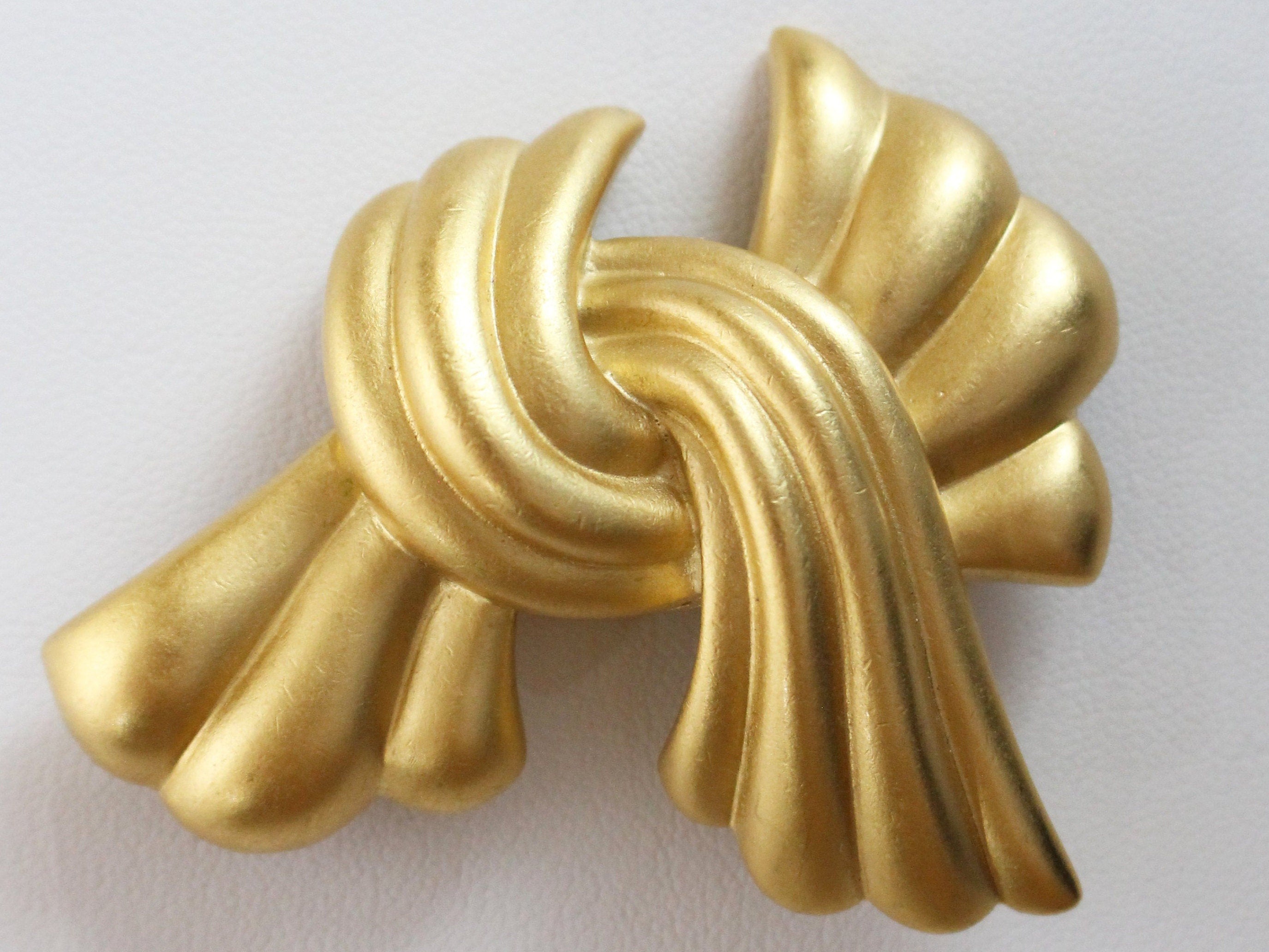 Vintage Pin Matte Gold by Monet | Shop THRILLING