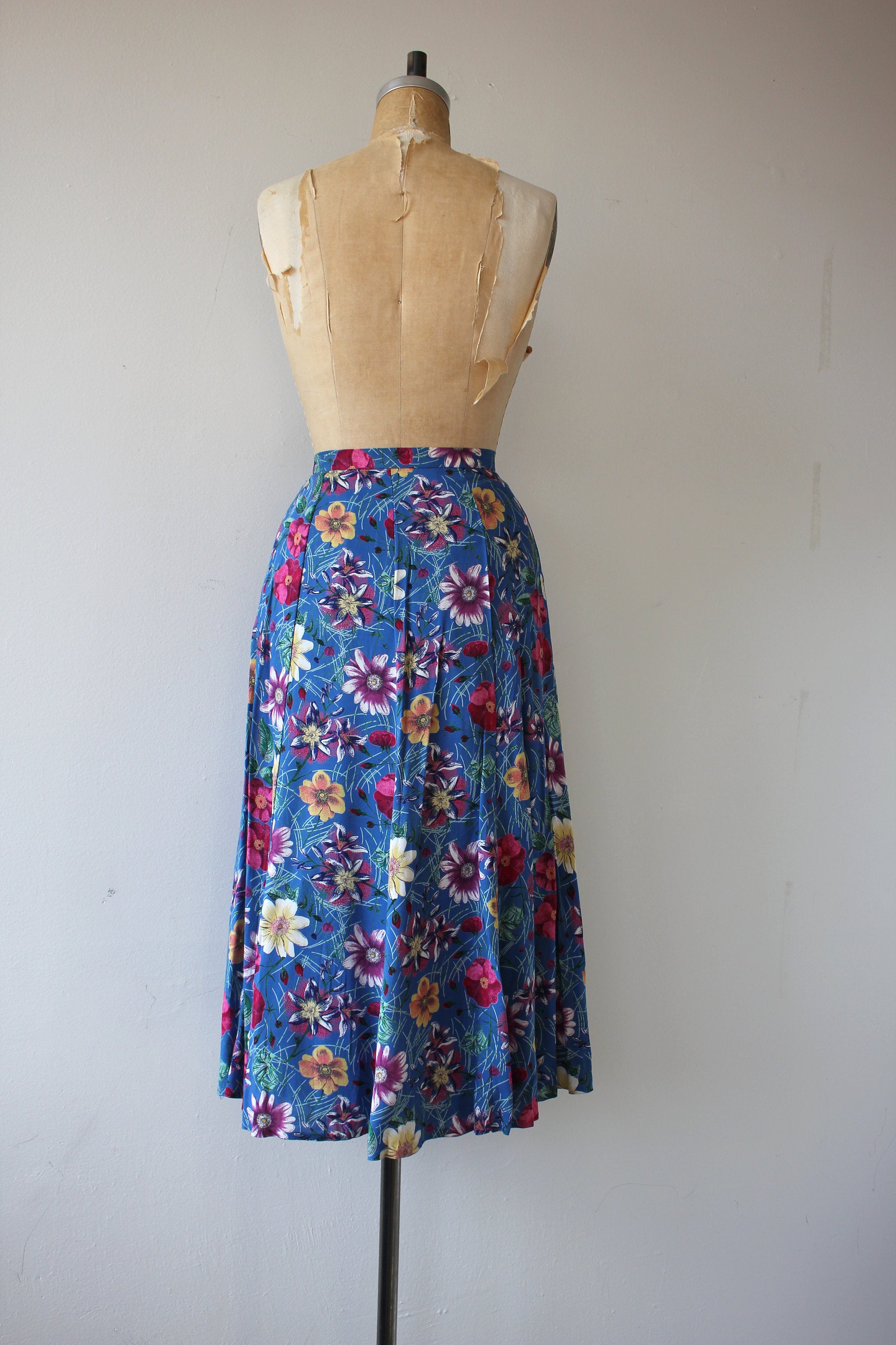 Vintage 80's Blue and Multicolor Floral Pleated Midi Skirt by Perry ...
