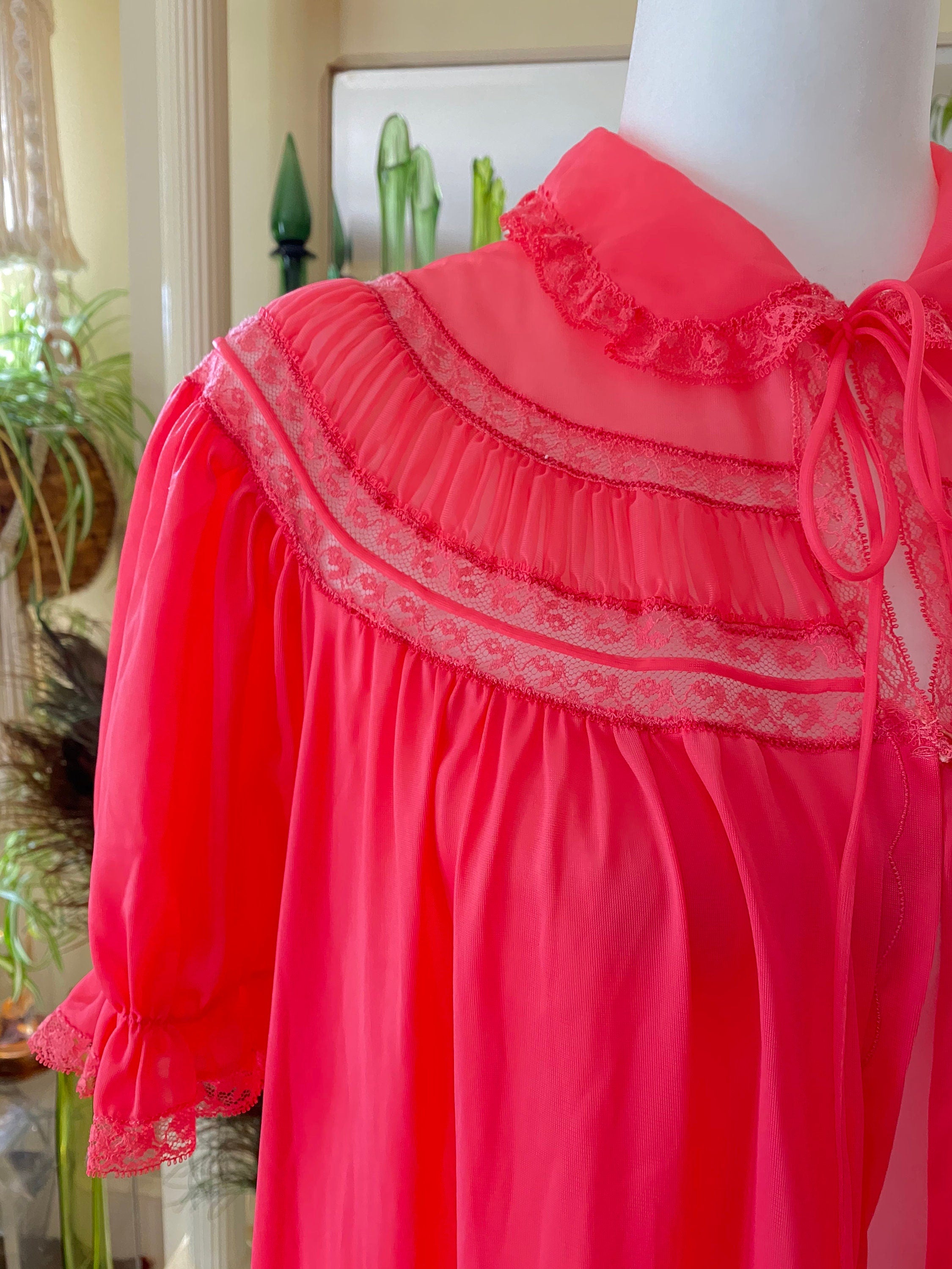 Vintage 60’s Coral Chiffon Peignoir Robe | Shop THRILLING