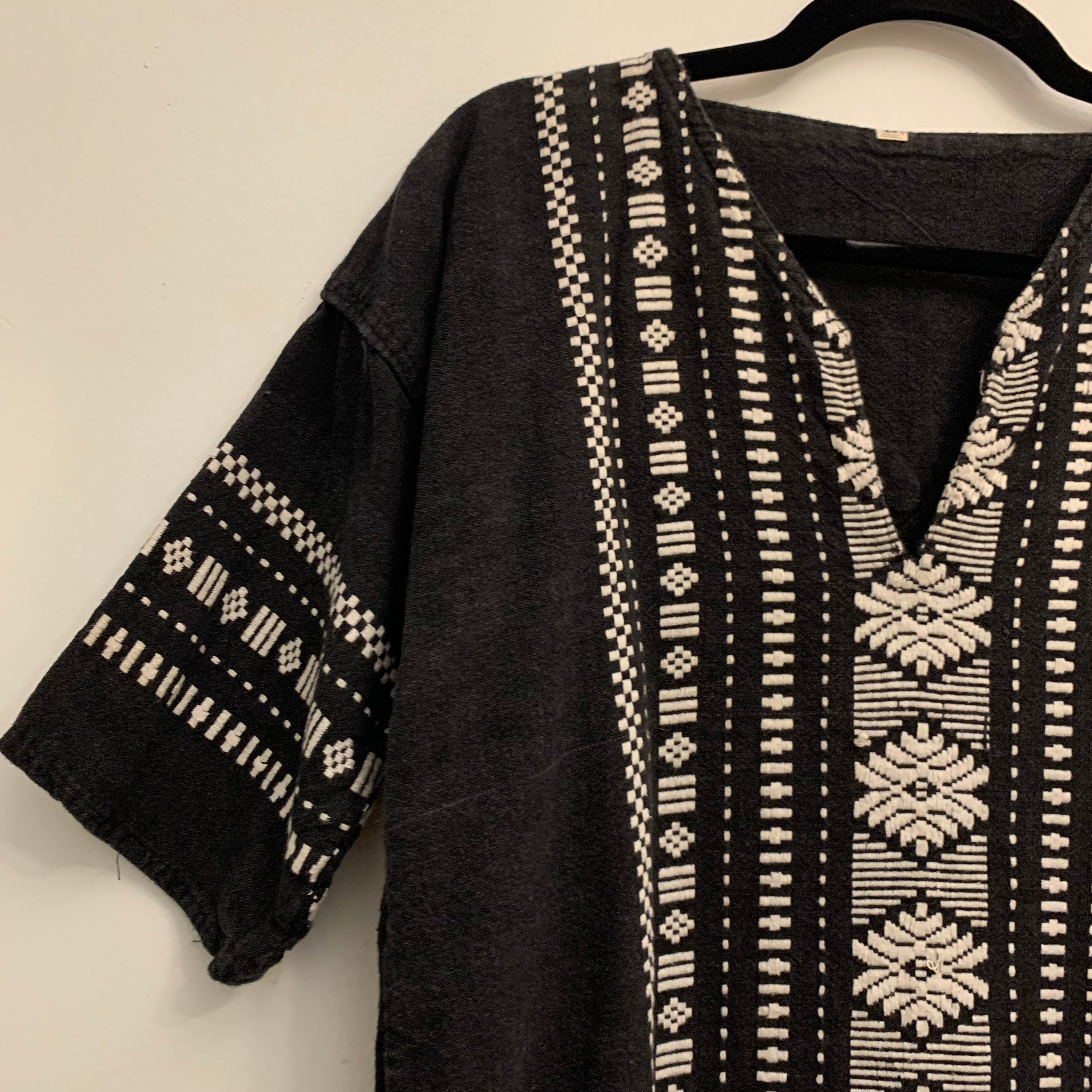 Vintage Black and White Guatemalan Short Sleeve Top | Shop THRILLING