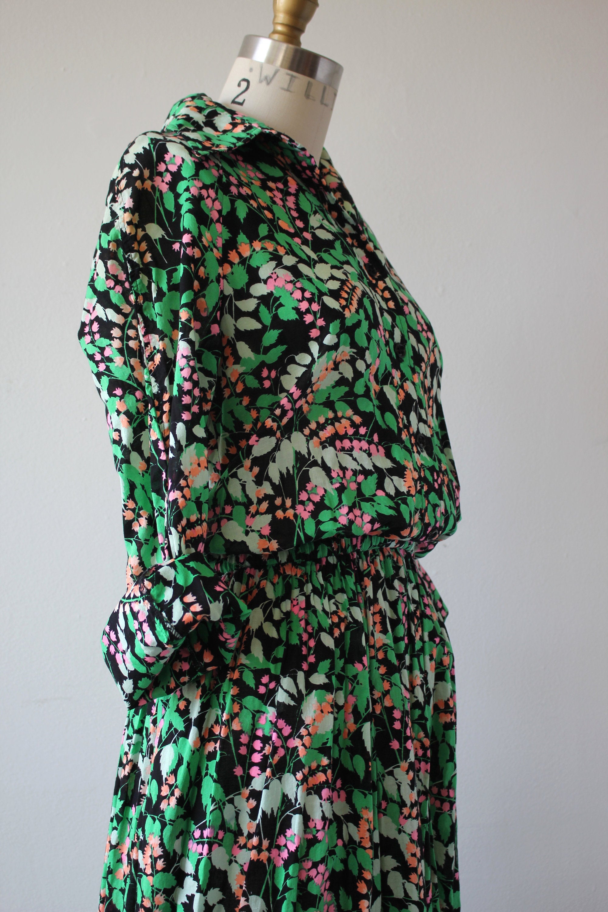 Vintage 70's Black and Green Leaf and Floral Print Shirt Dress by David ...