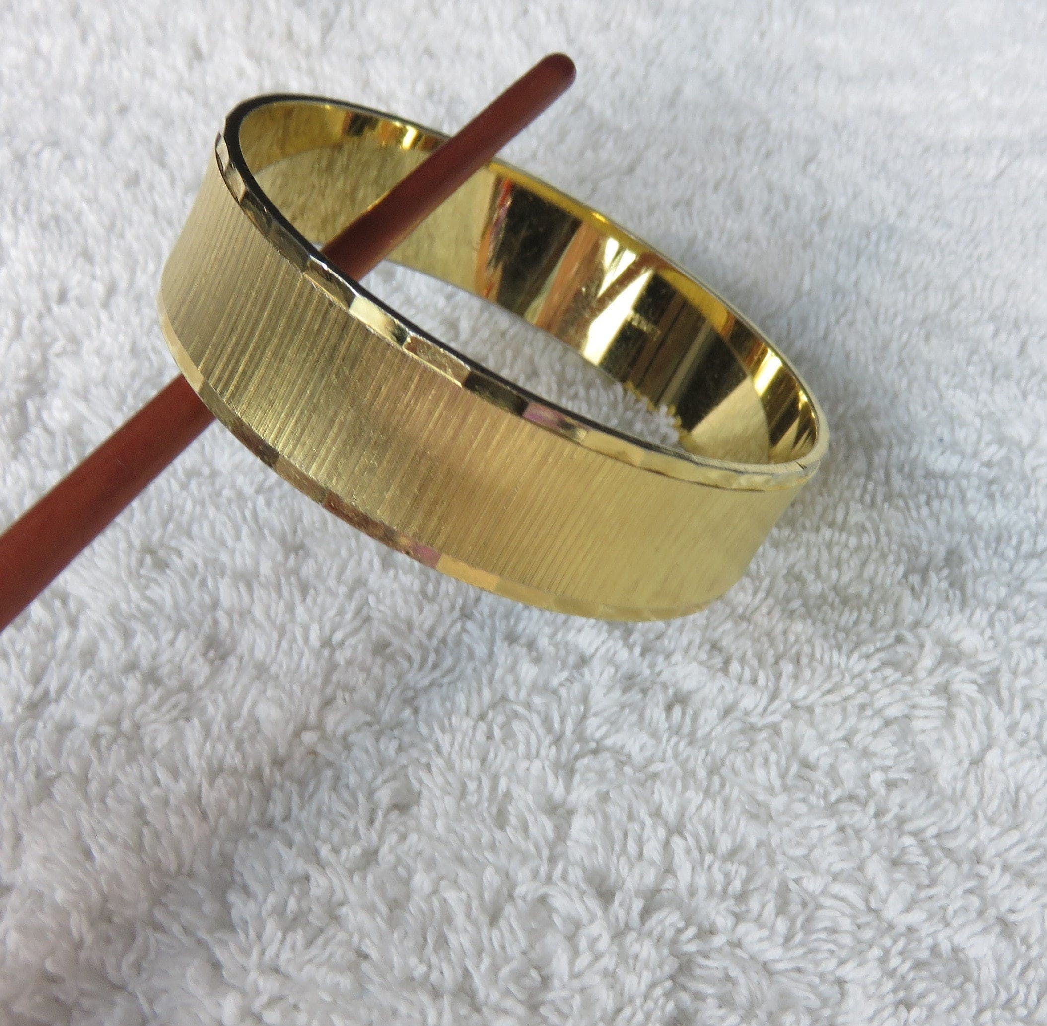 Vintage 70’s Wide Textured Gold Bangle Bracelet | Shop THRILLING