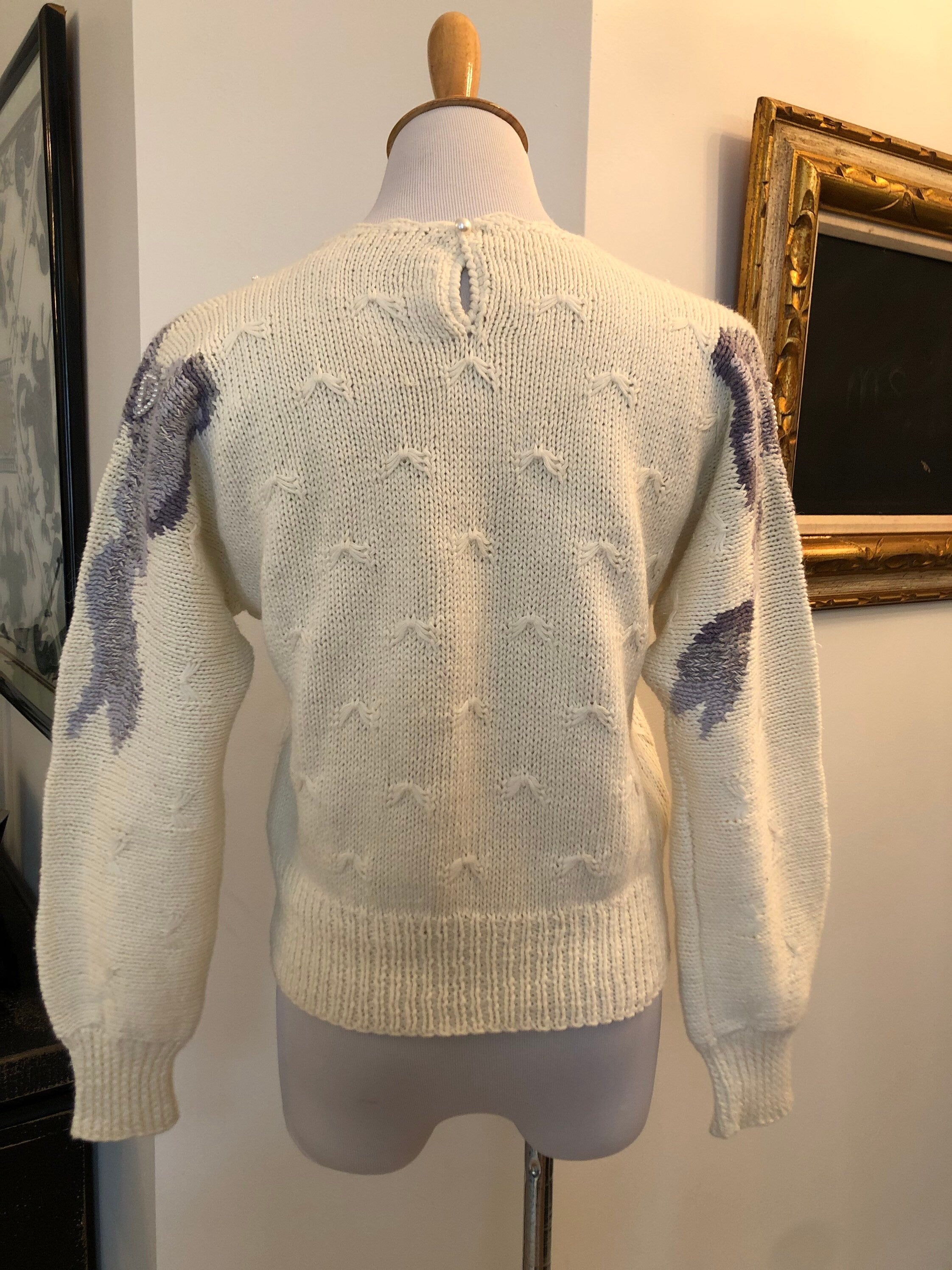 Vintage 90’s white knit sweater with flower details