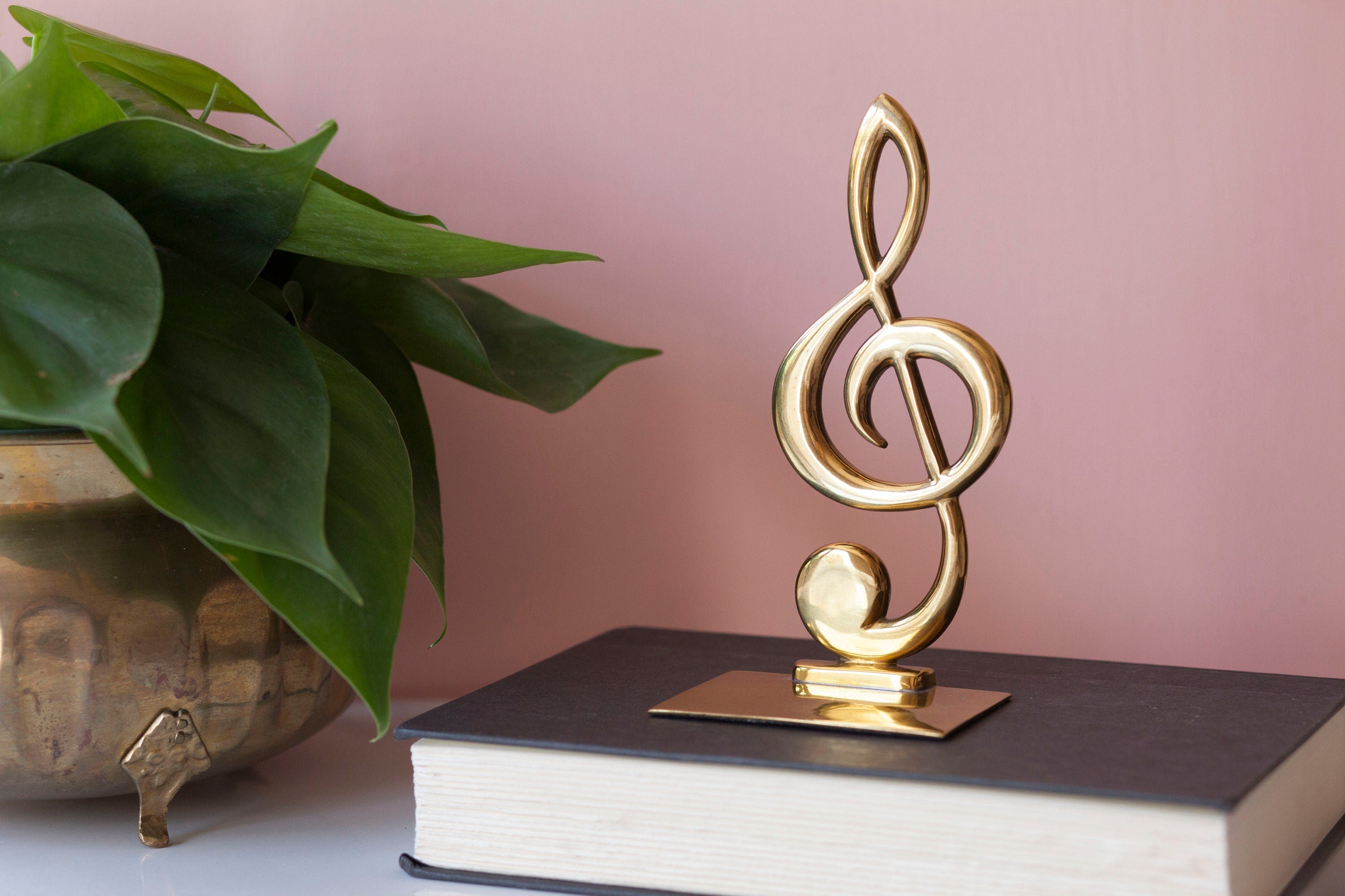 Vintage Musical Symbol Office Shelf Decor | Shop THRILLING