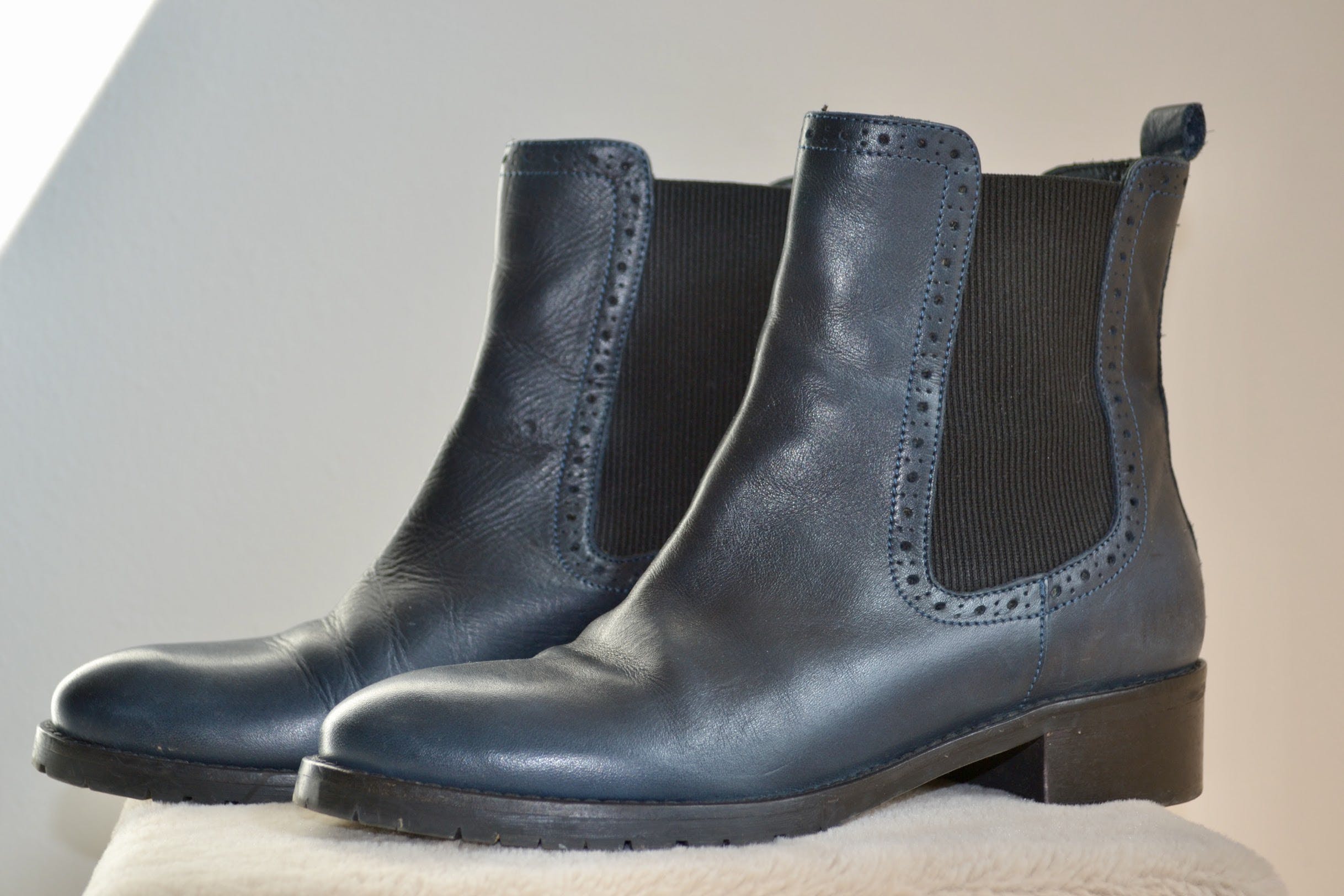 Vintage Navy Blue Chelsea Boots | Shop THRILLING