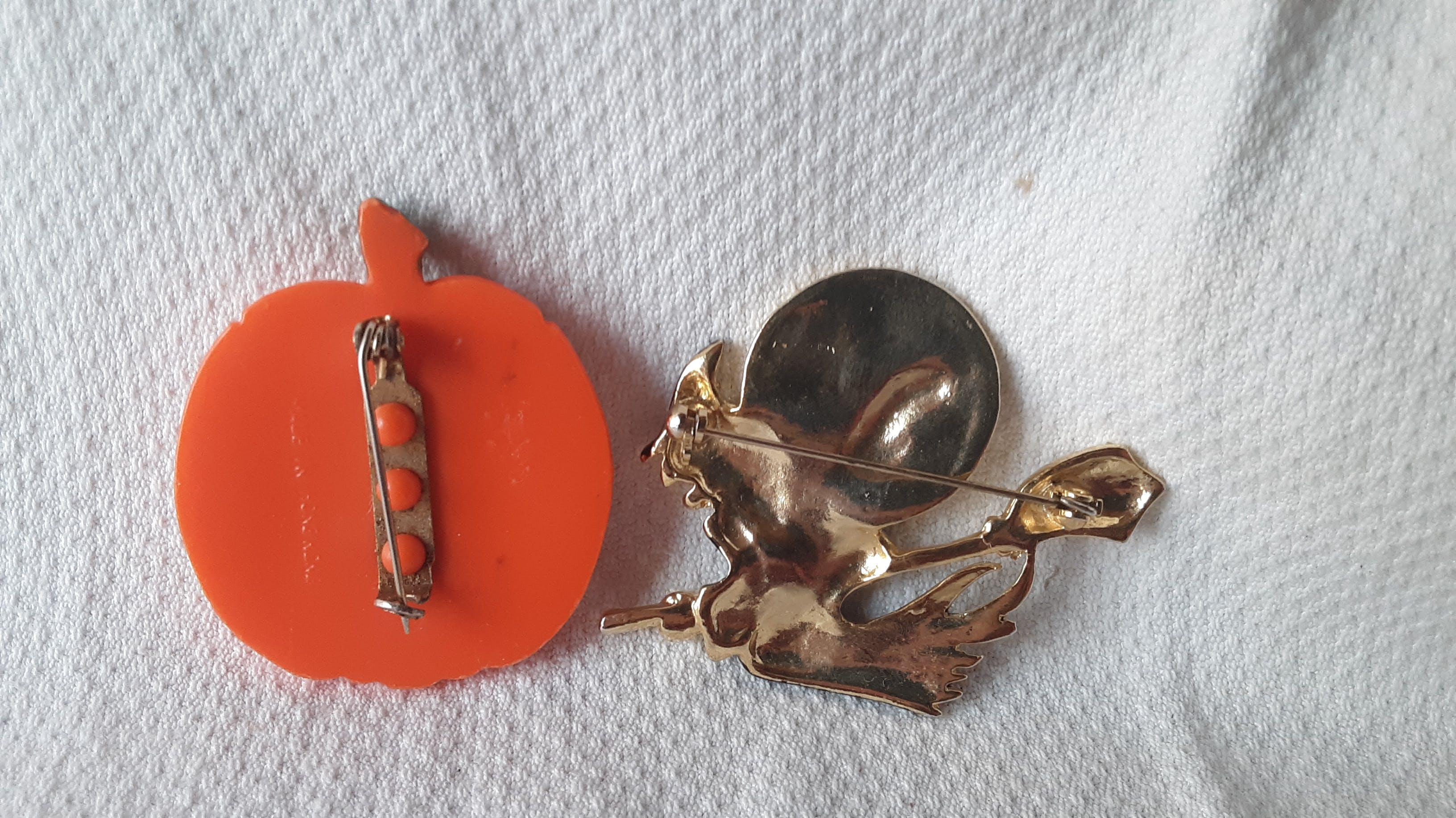 Vintage Pair of Halloween Pins | Shop THRILLING
