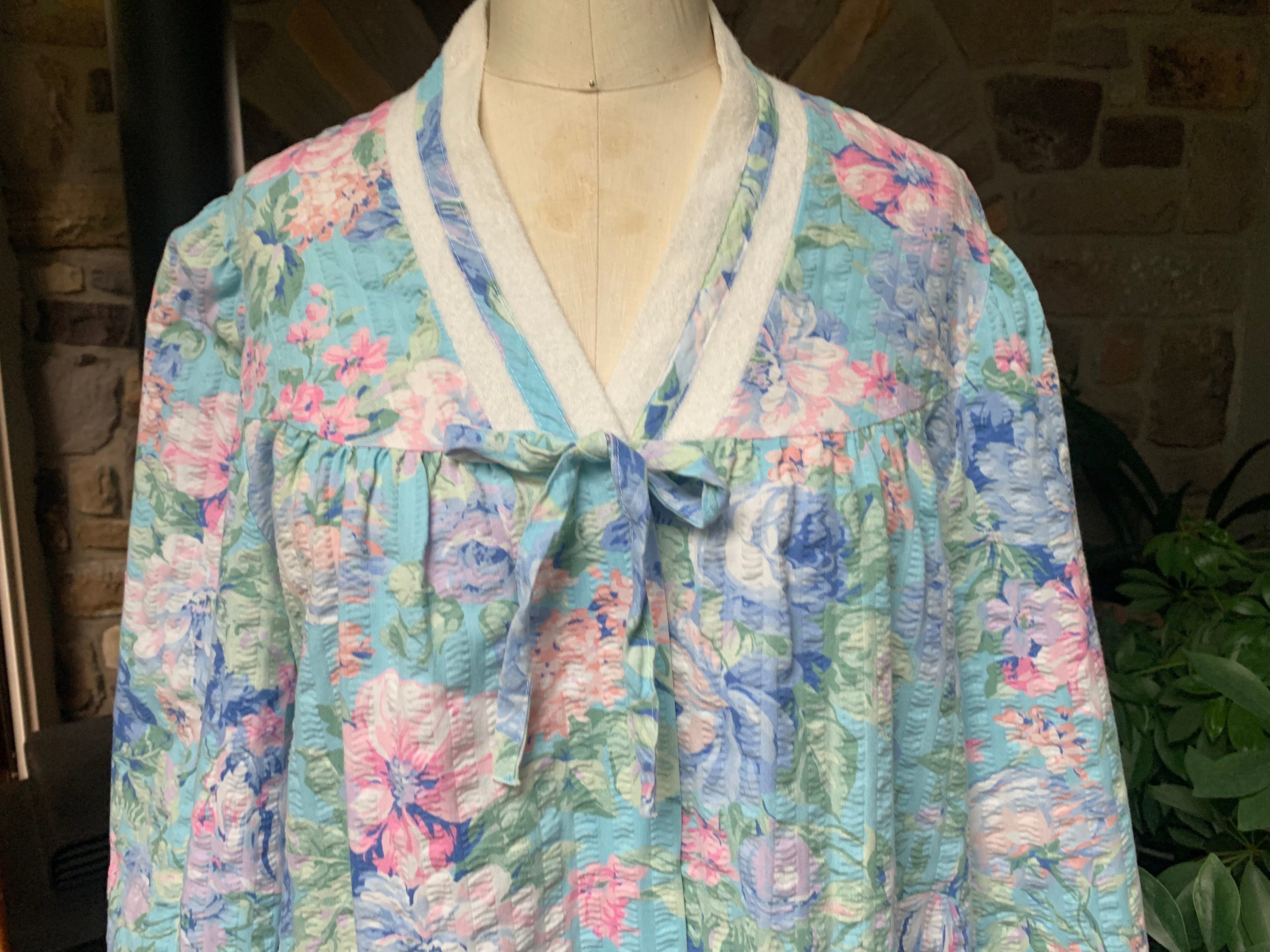 Vintage 70s/80s Blue Floral Seersucker Snap Front Robe By Miss Elaine ...