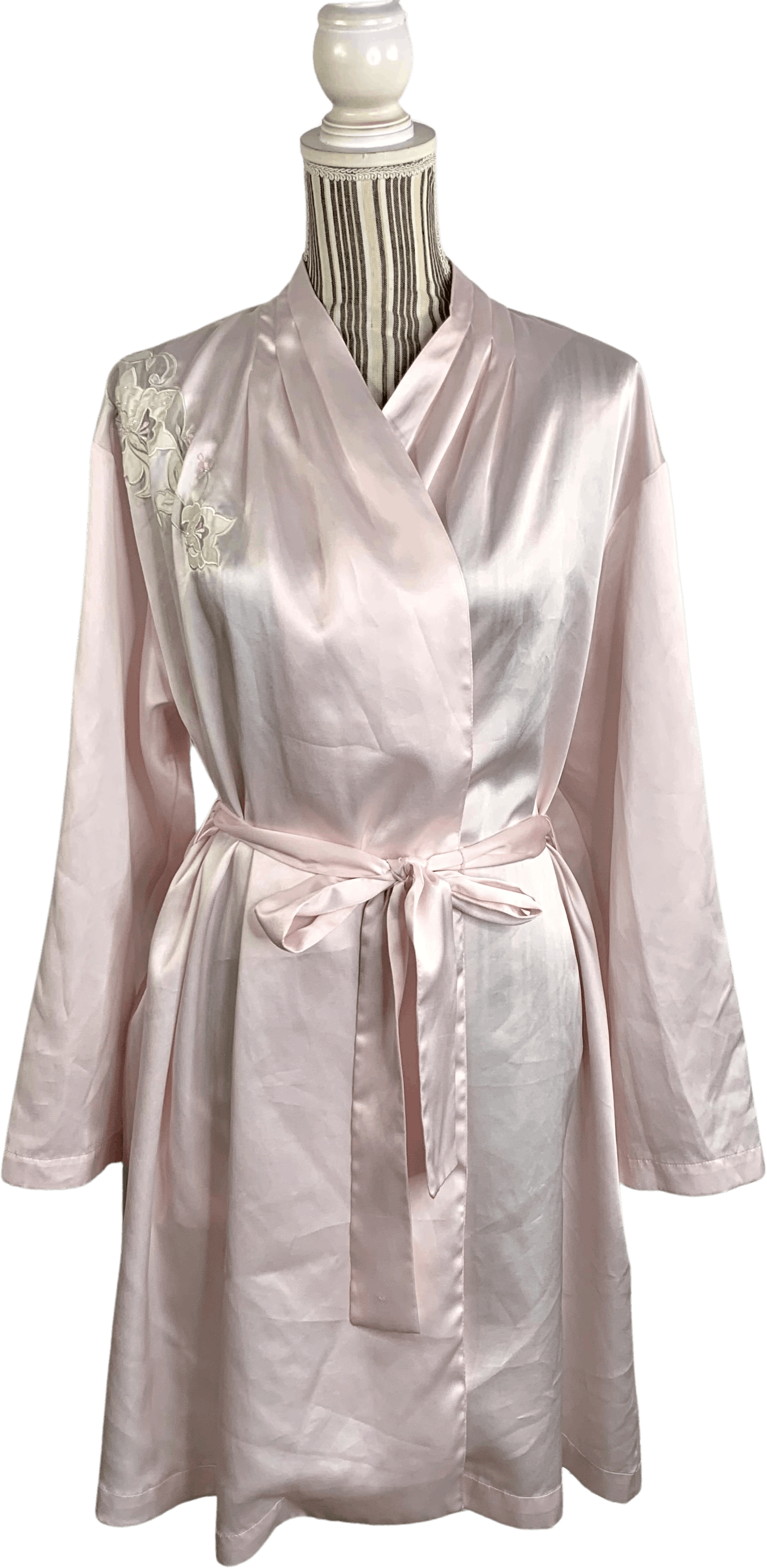Vintage Pink Satin Robe with Floral Embroidery by Vandemere | Shop ...