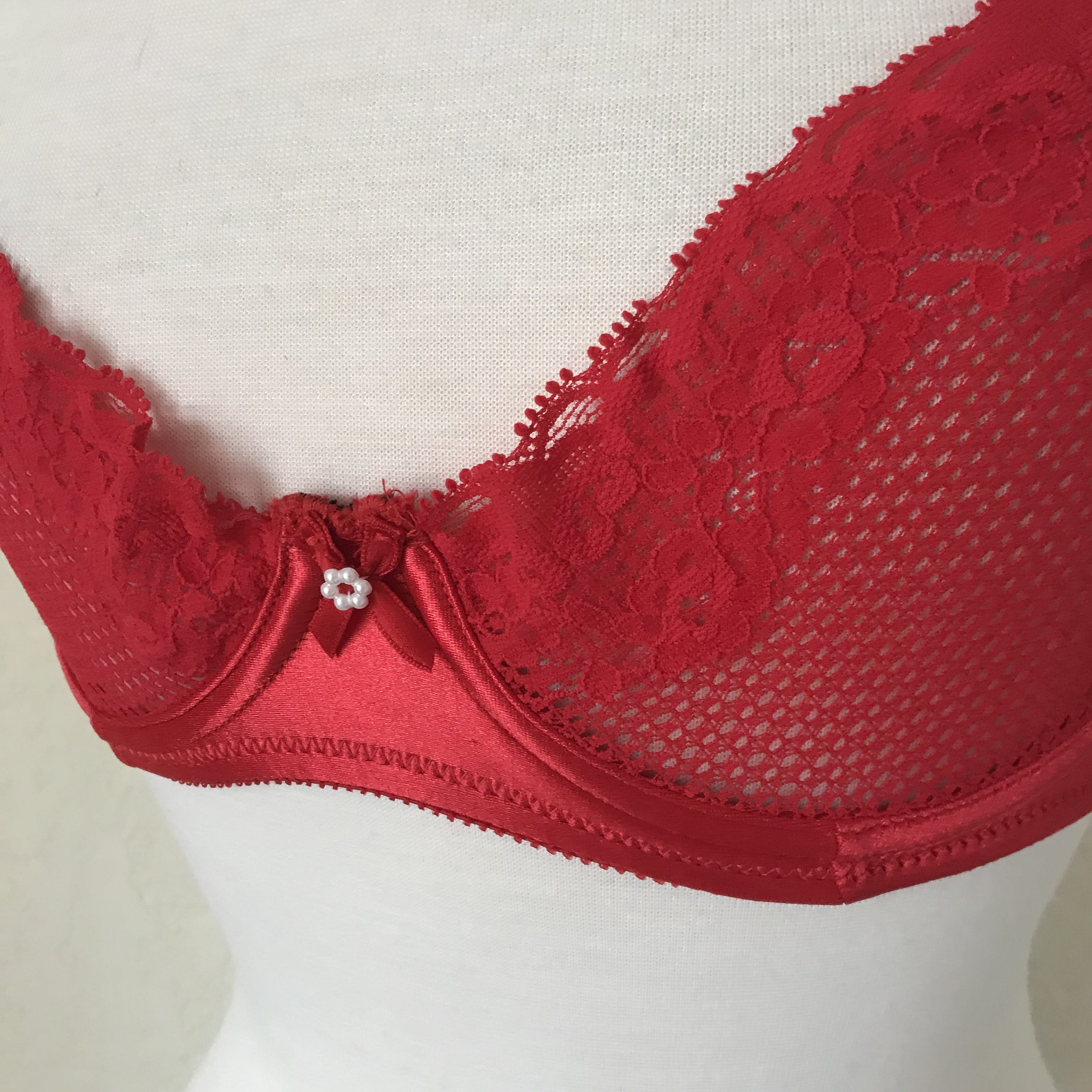 Vintage 80’s Red Mesh Lace Bra by Victoria’s Secret | Shop THRILLING