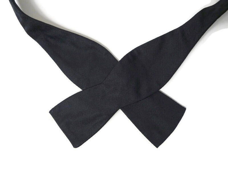 Vintage 90s Ferrel Reed Black Bow Tie by Ferrel Reed | Shop THRILLING