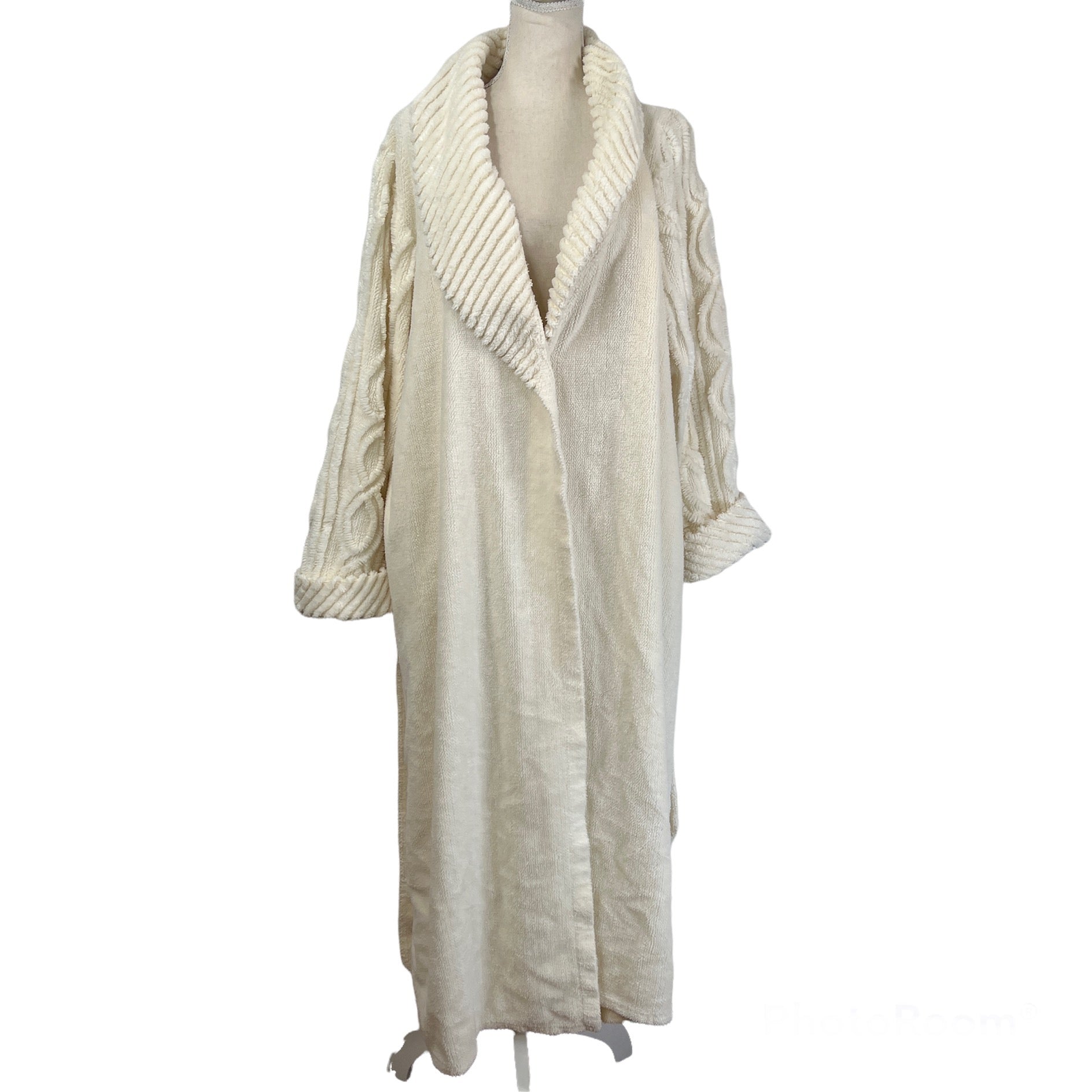 Vintage 90s/00s Chenille Bath Robe By Lachfords of Ireland | Shop THRILLING