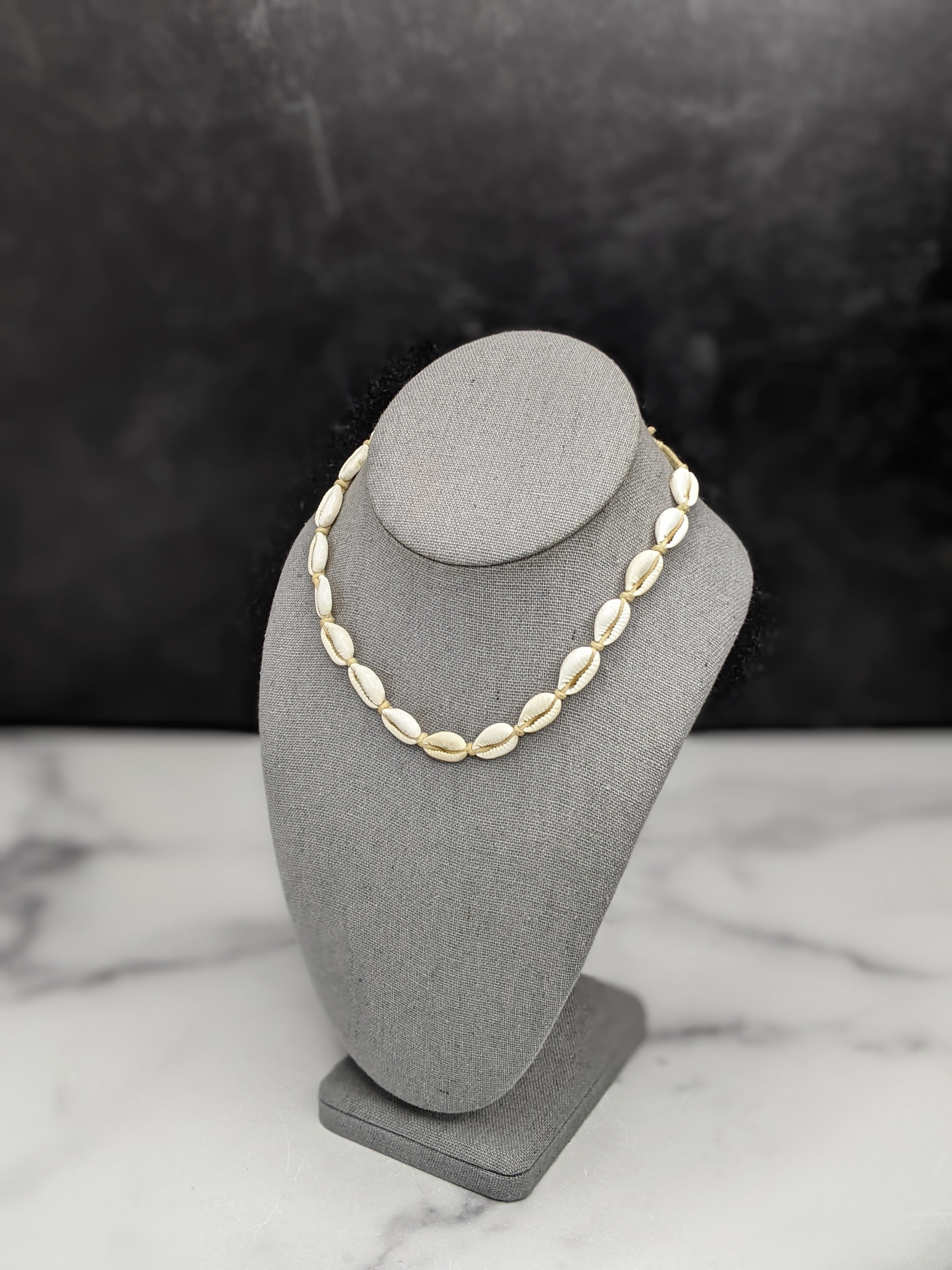 Vintage 90s Jute Cord And Puka Shell Choker Necklace | Shop THRILLING