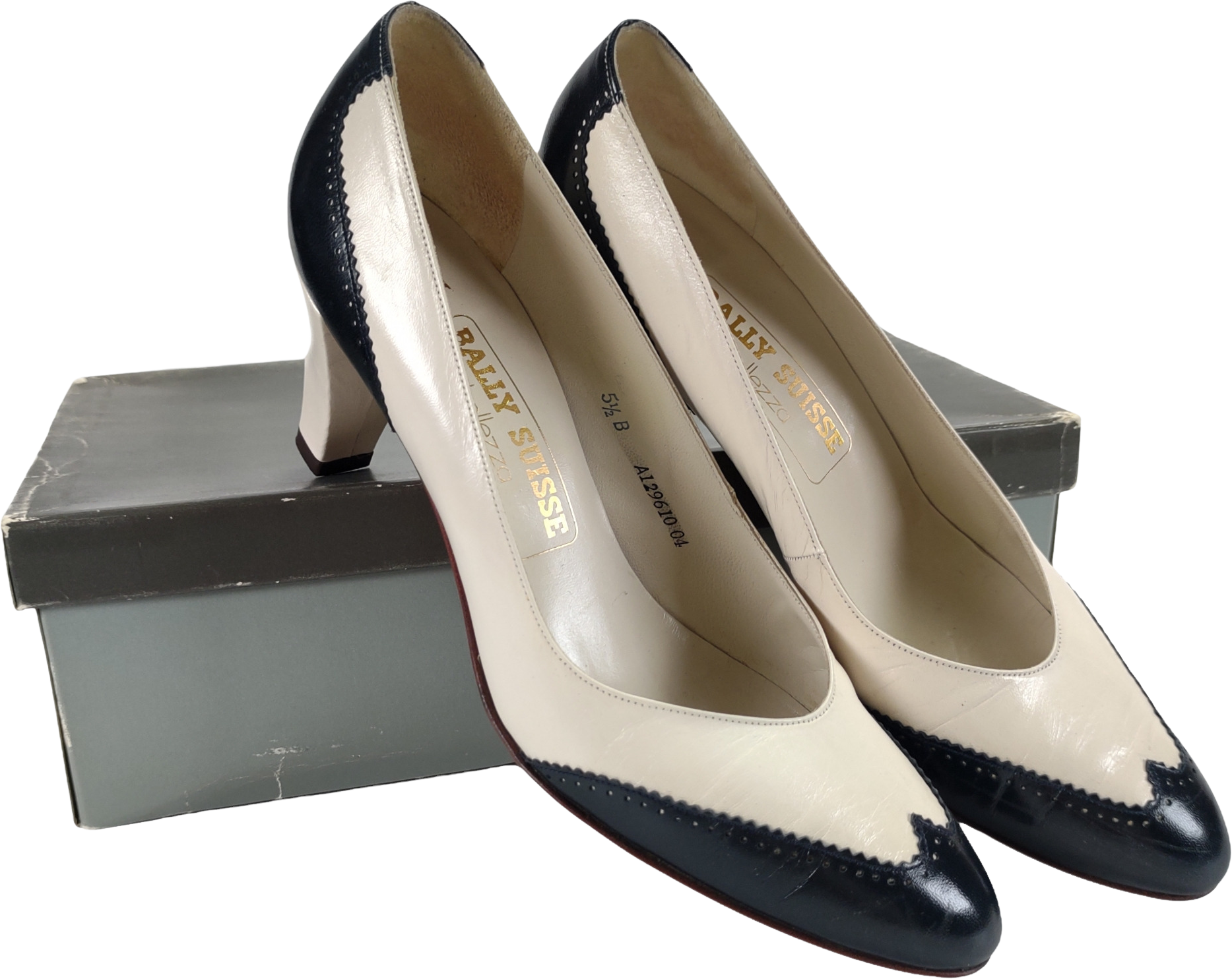 Vintage 2025 spectator pumps