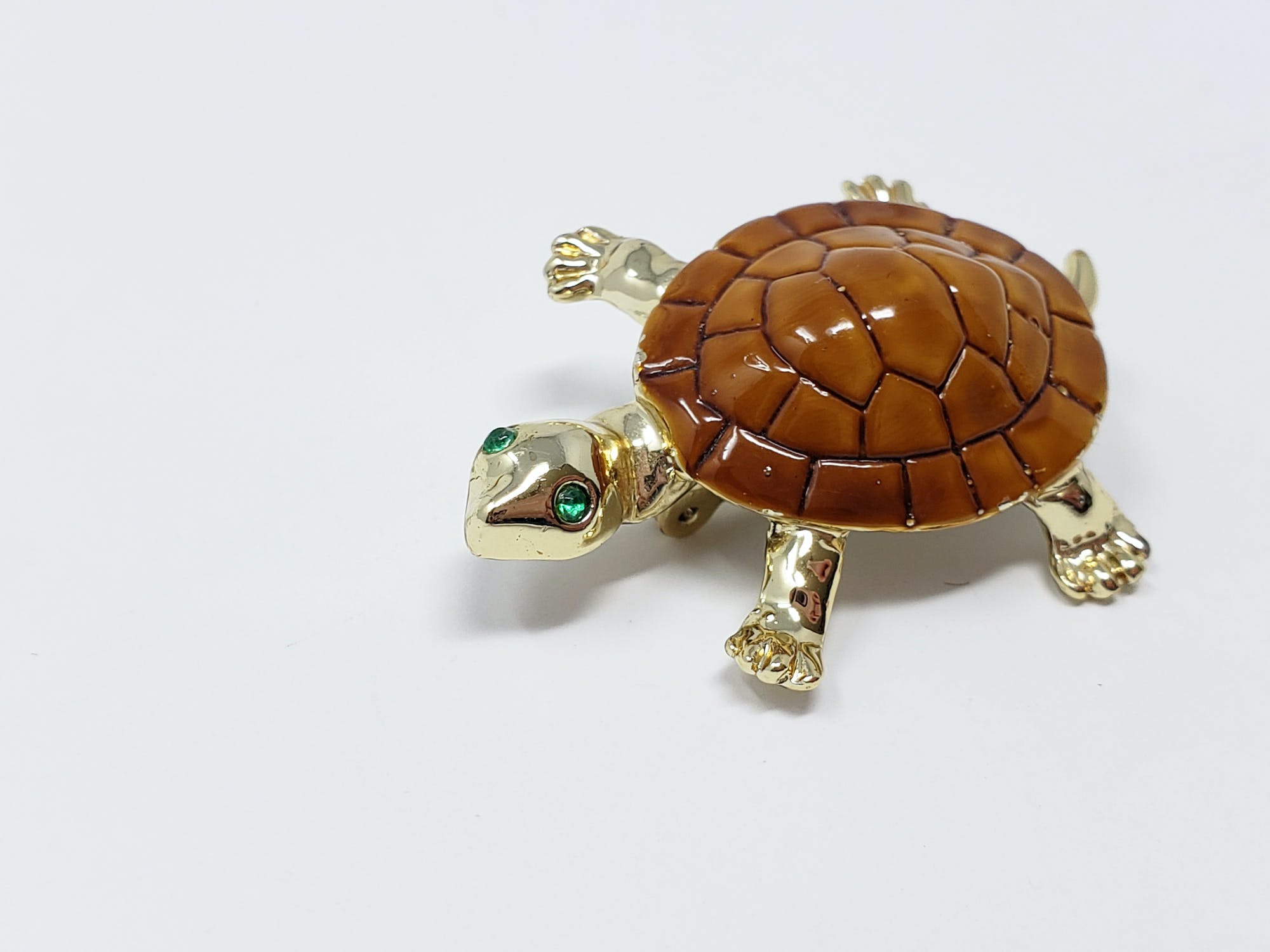 Vintage 60’s Brown and Gold Turtle Pin | Shop THRILLING