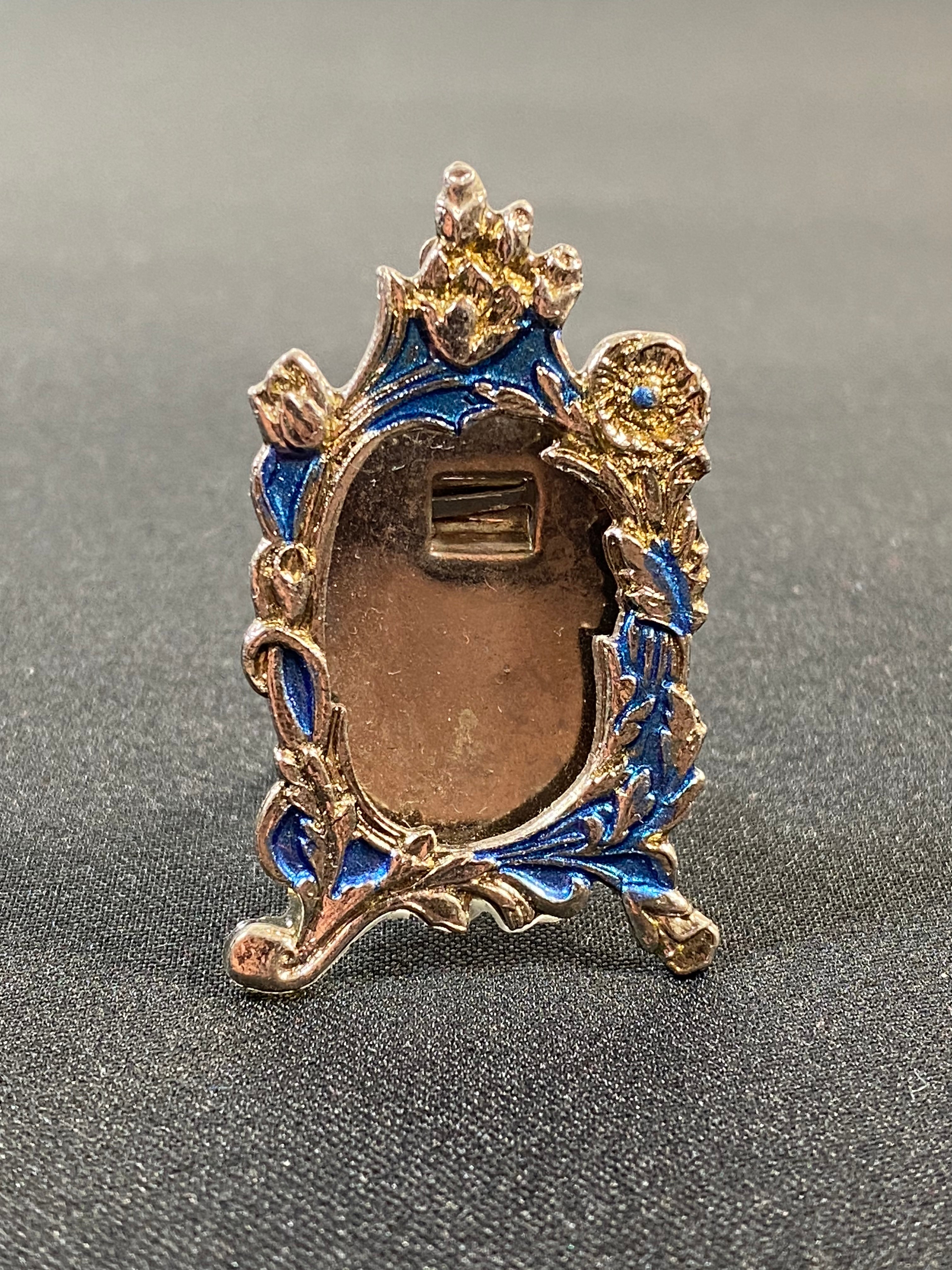 Vintage Victorian Tiny Floral Theme Silver Metal Frame With Stand ...