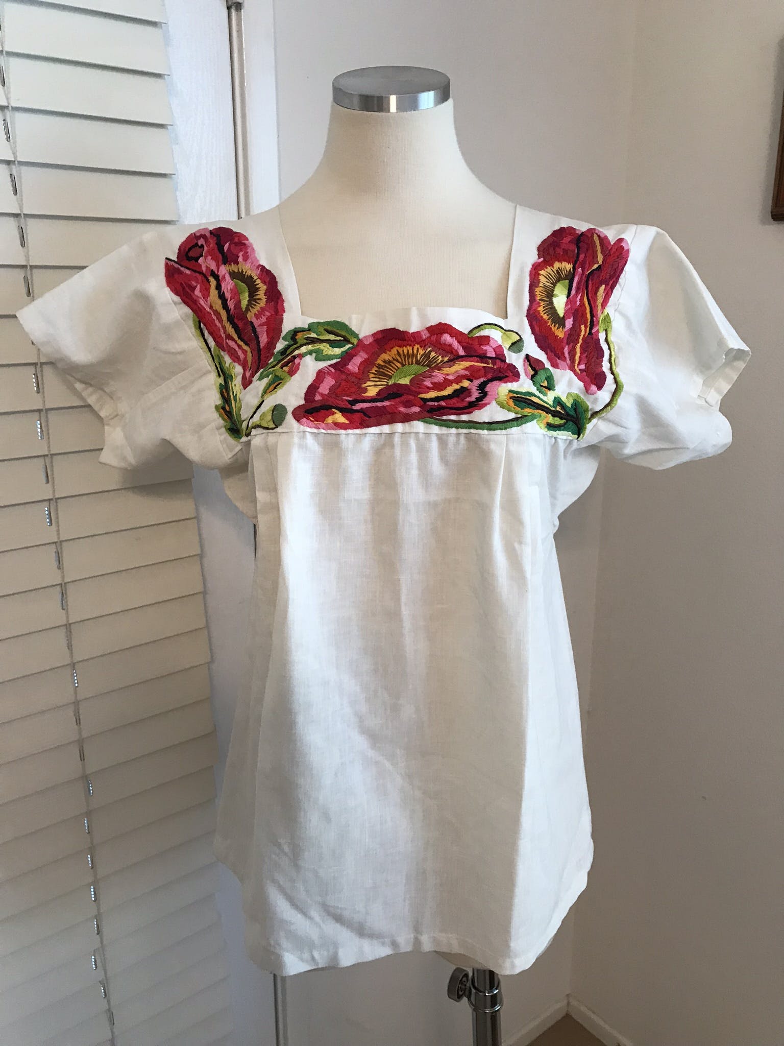 Vintage 70’s Hand Embroidered Mexican Floral Blouse | Shop THRILLING